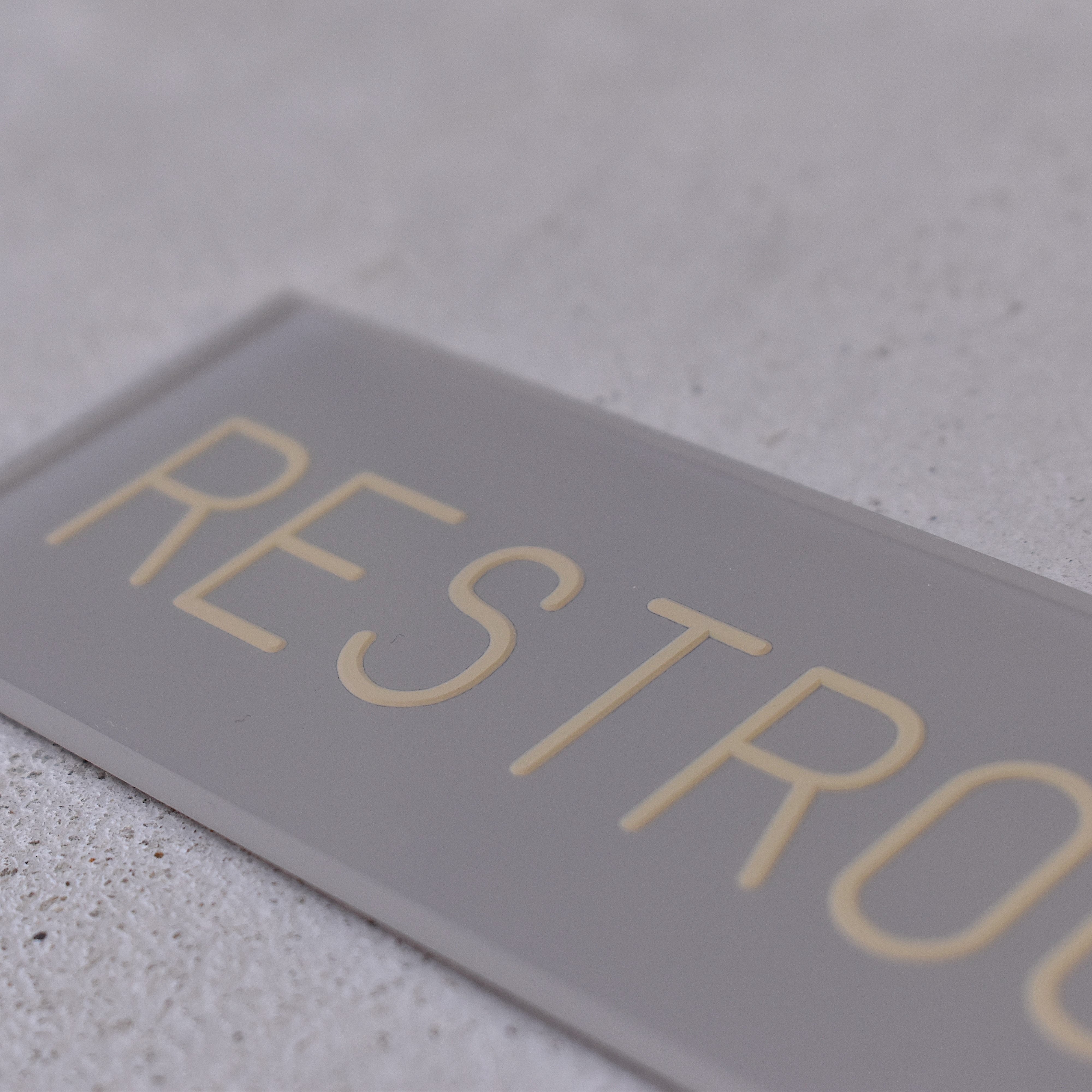 サインプレート