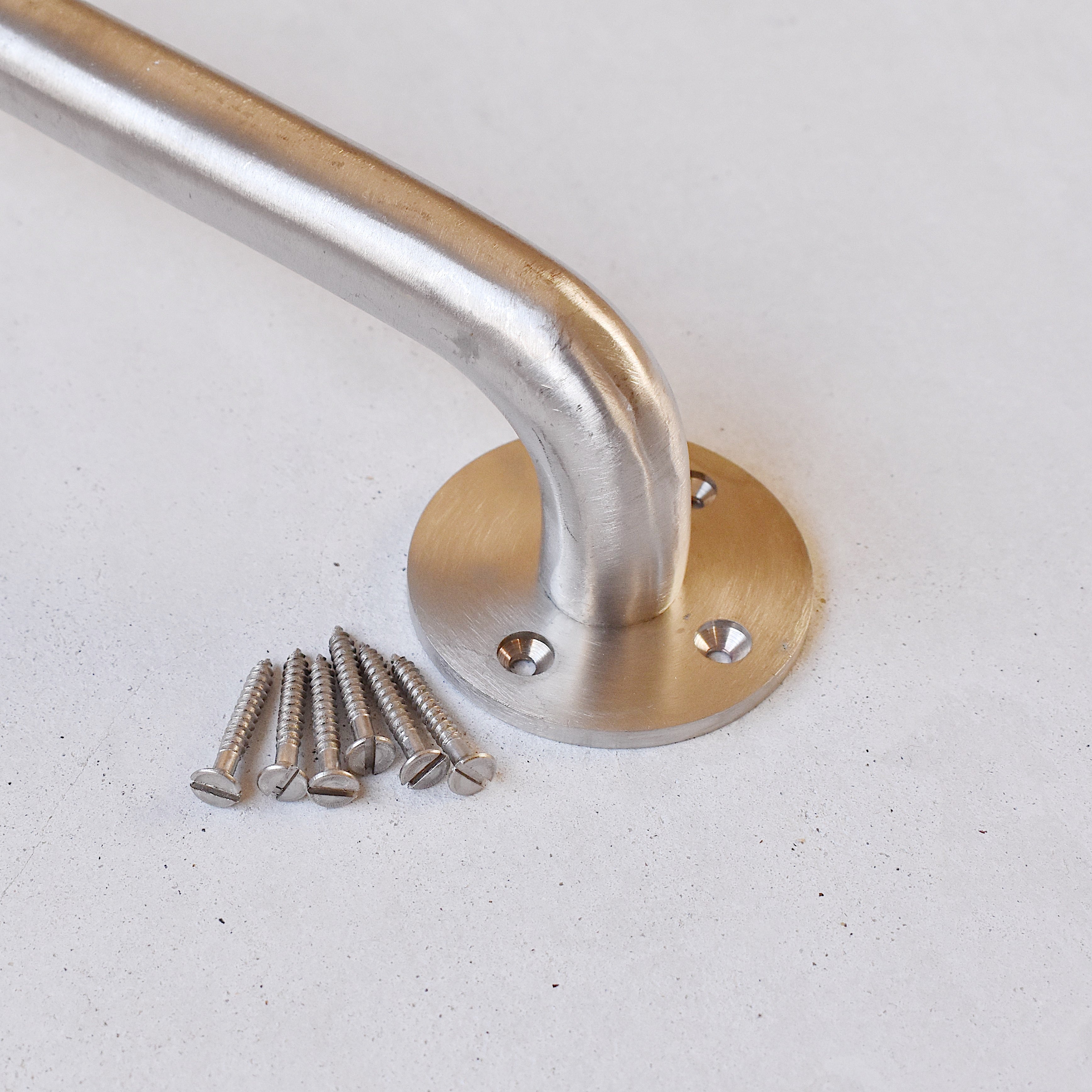 ラウンドバー・ドアハンドル シルバー