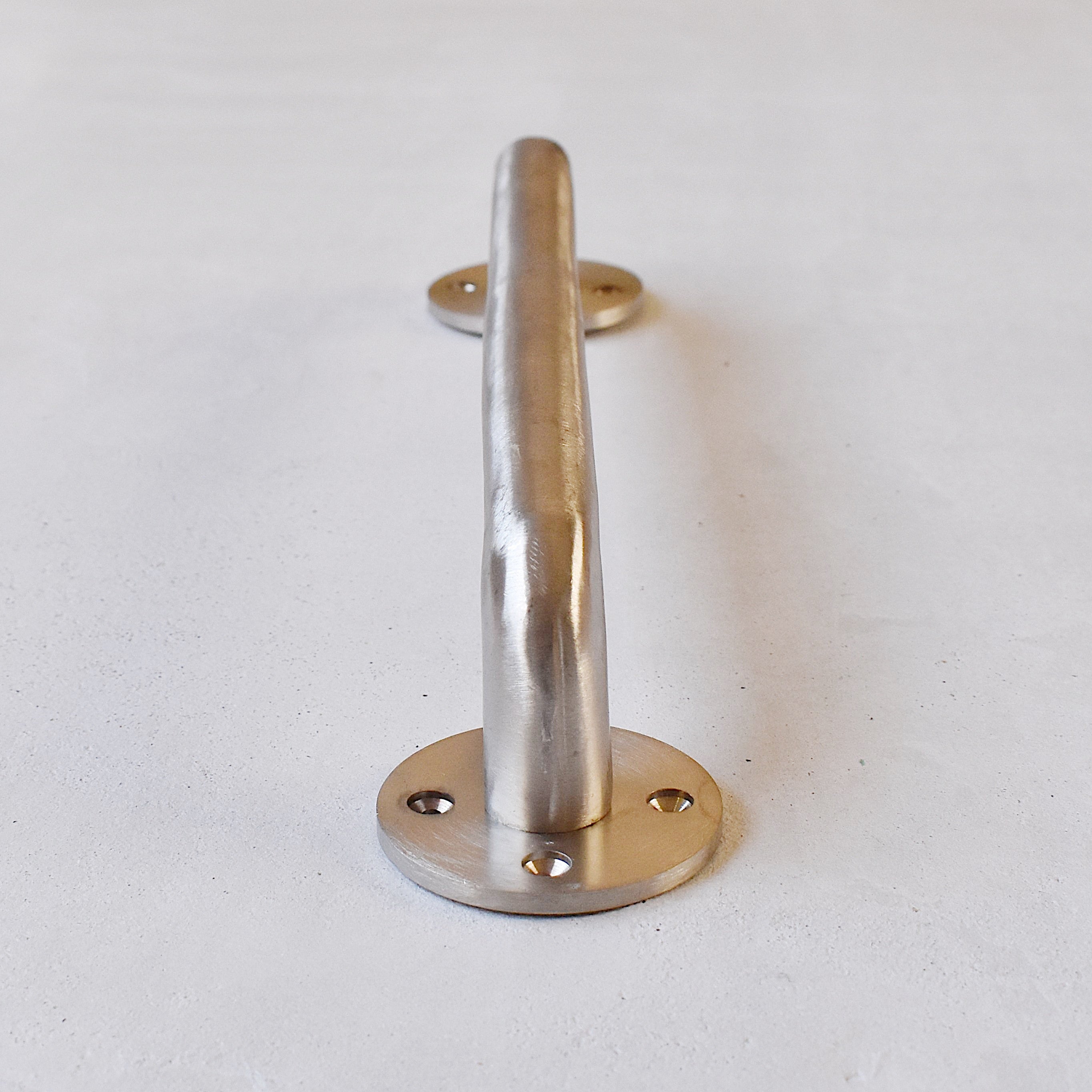 ラウンドバー・ドアハンドル シルバー