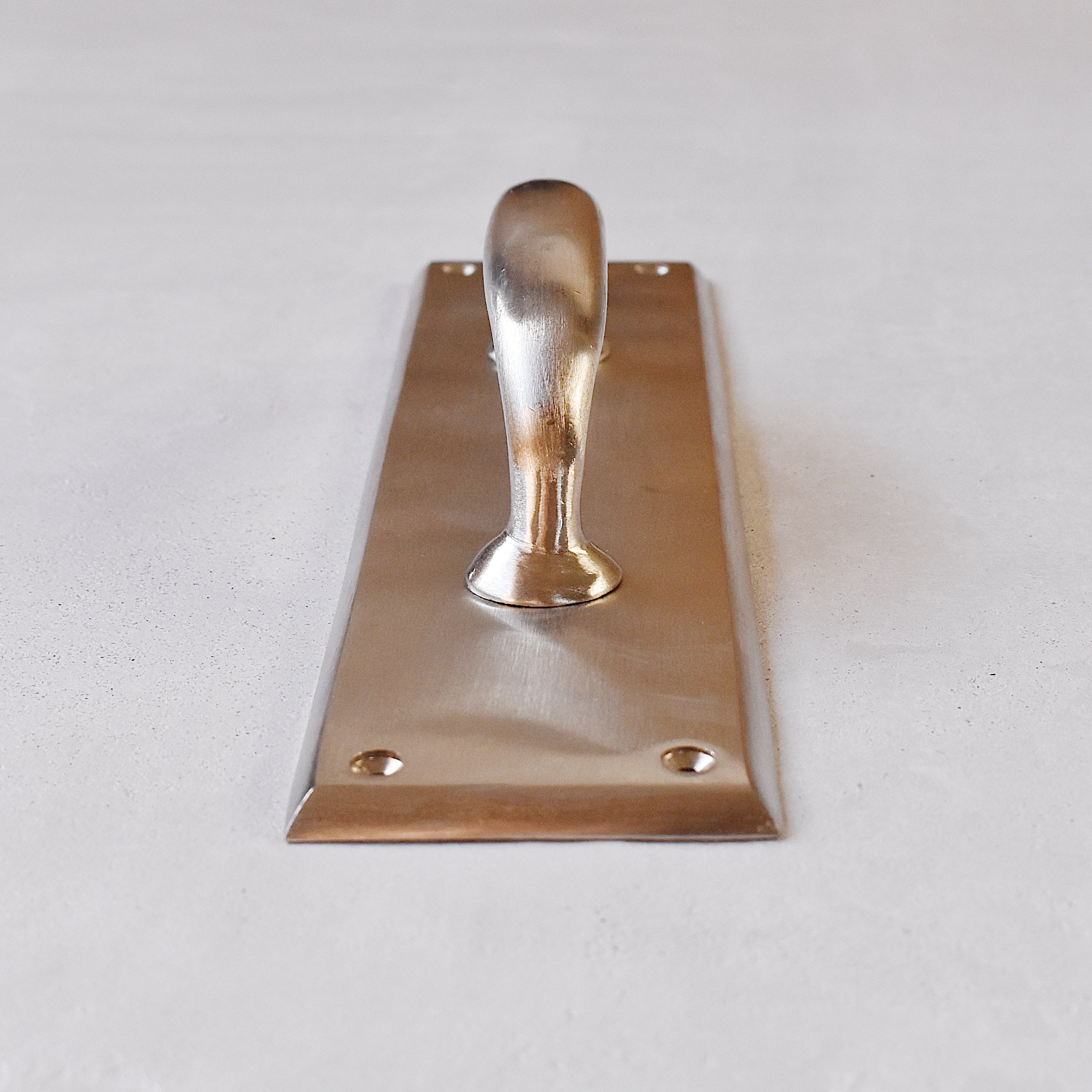 ドアプル・ドアハンドル シルバー