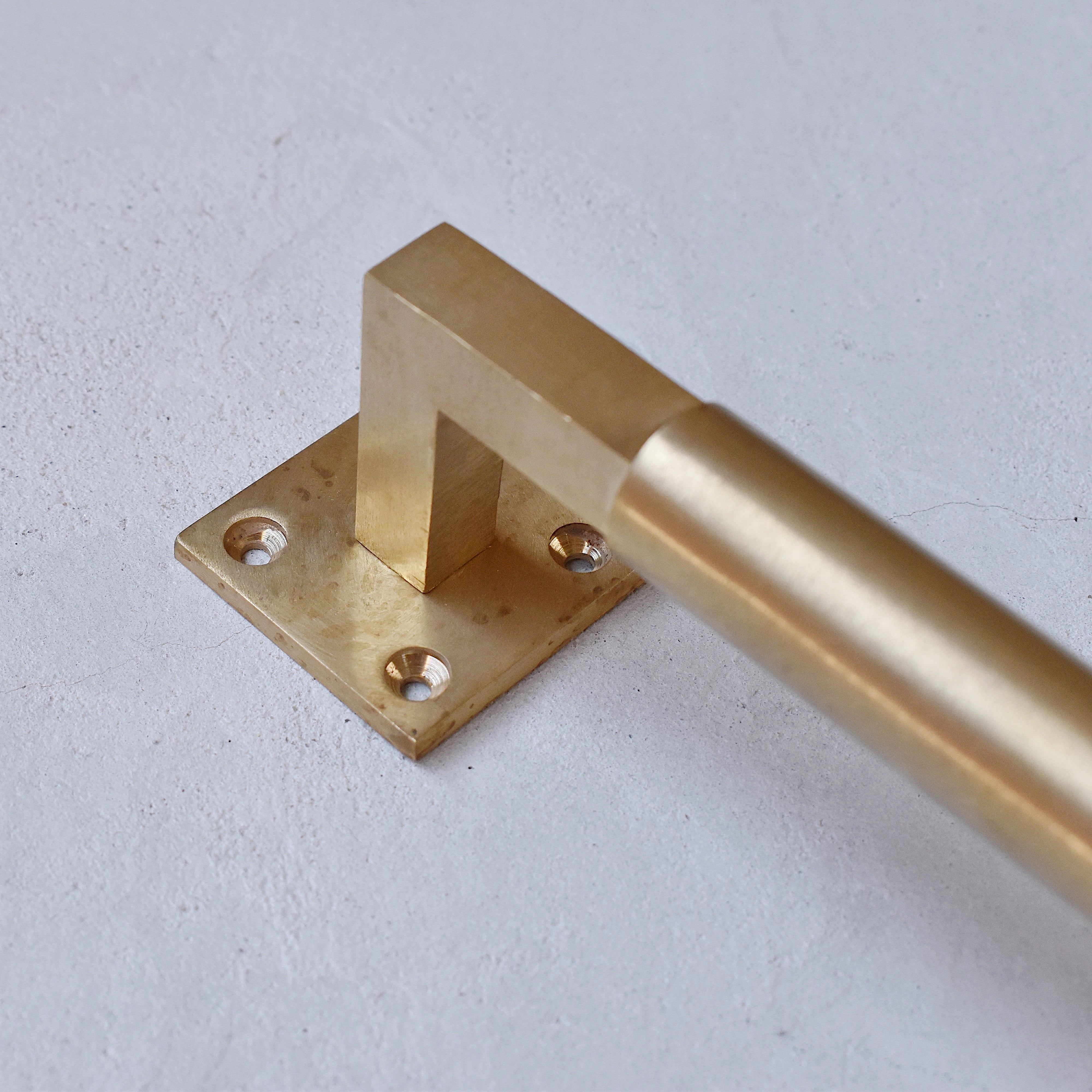 ラウンドグリップ・ドアハンドル ゴールド