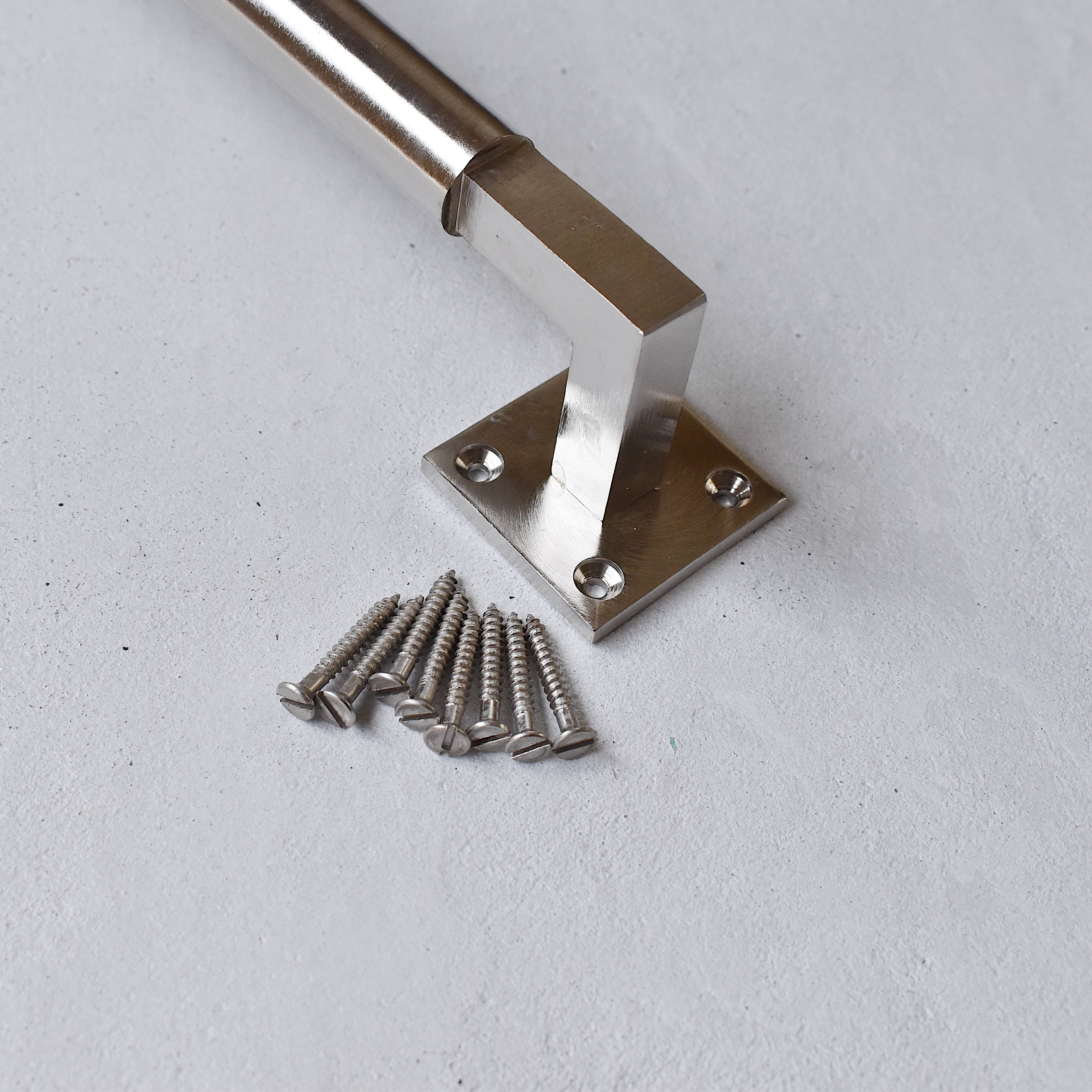 ラウンドグリップ・ドアハンドル シルバー