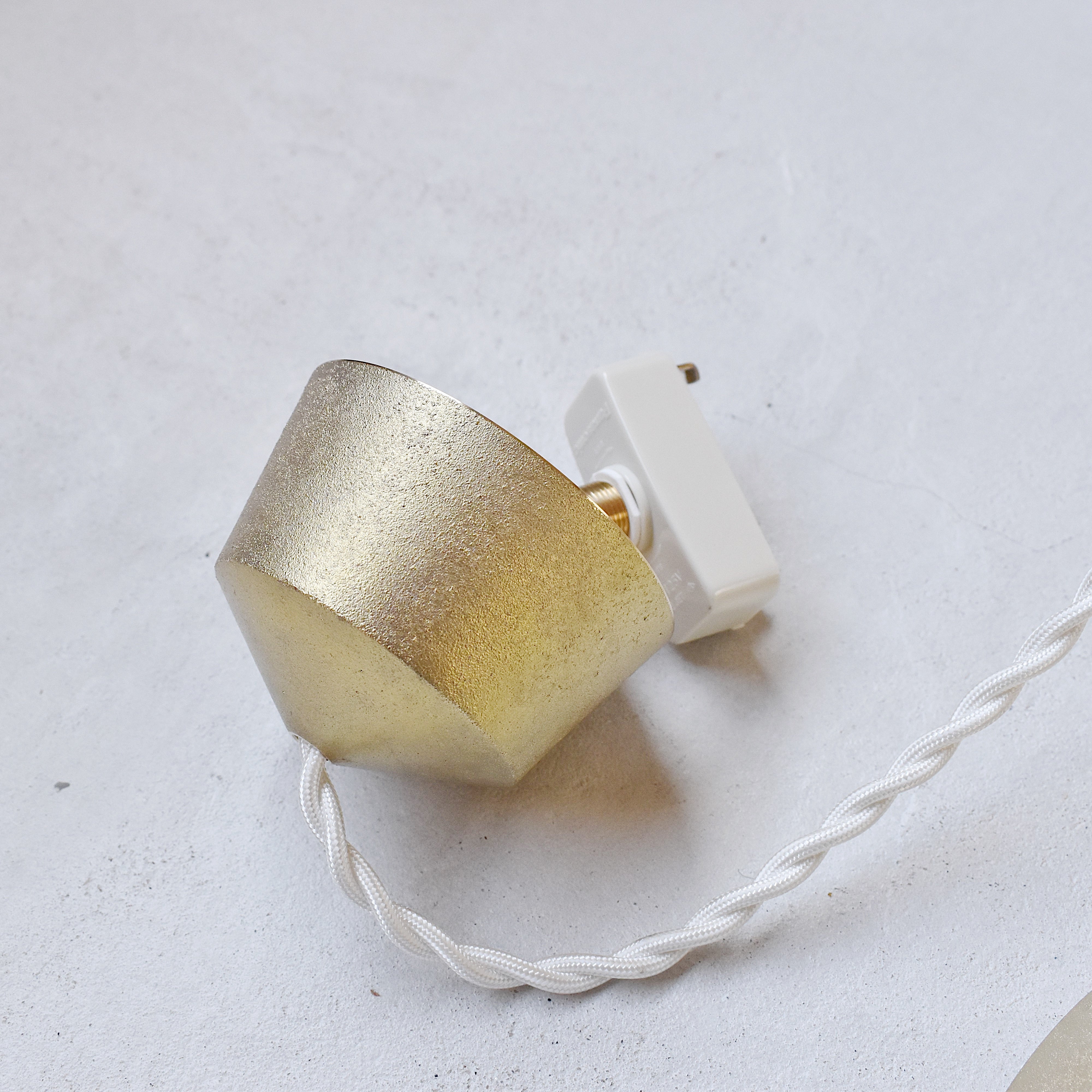 ペンダントランプ 円錐 削りだし