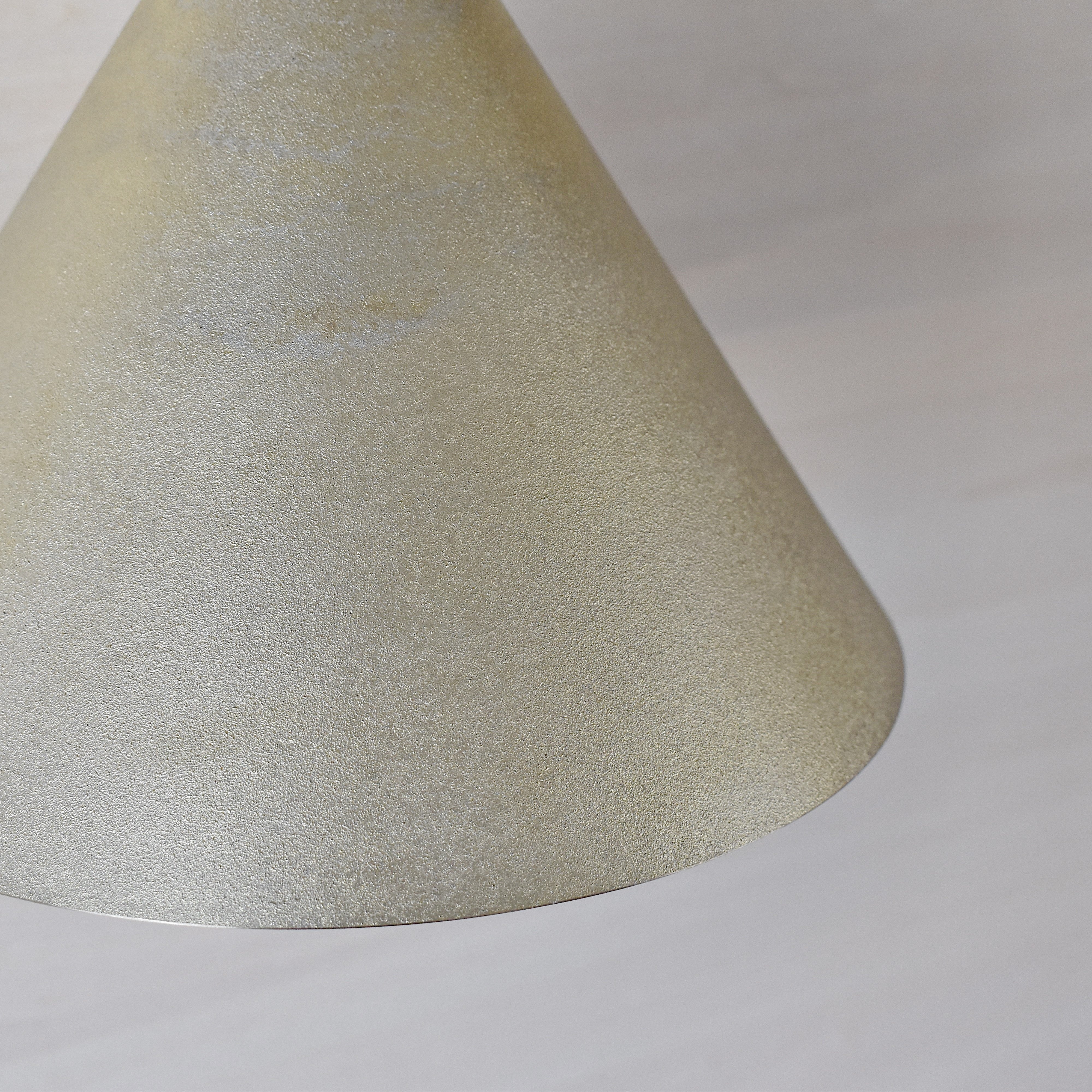 ペンダントランプ 円錐 削りだし