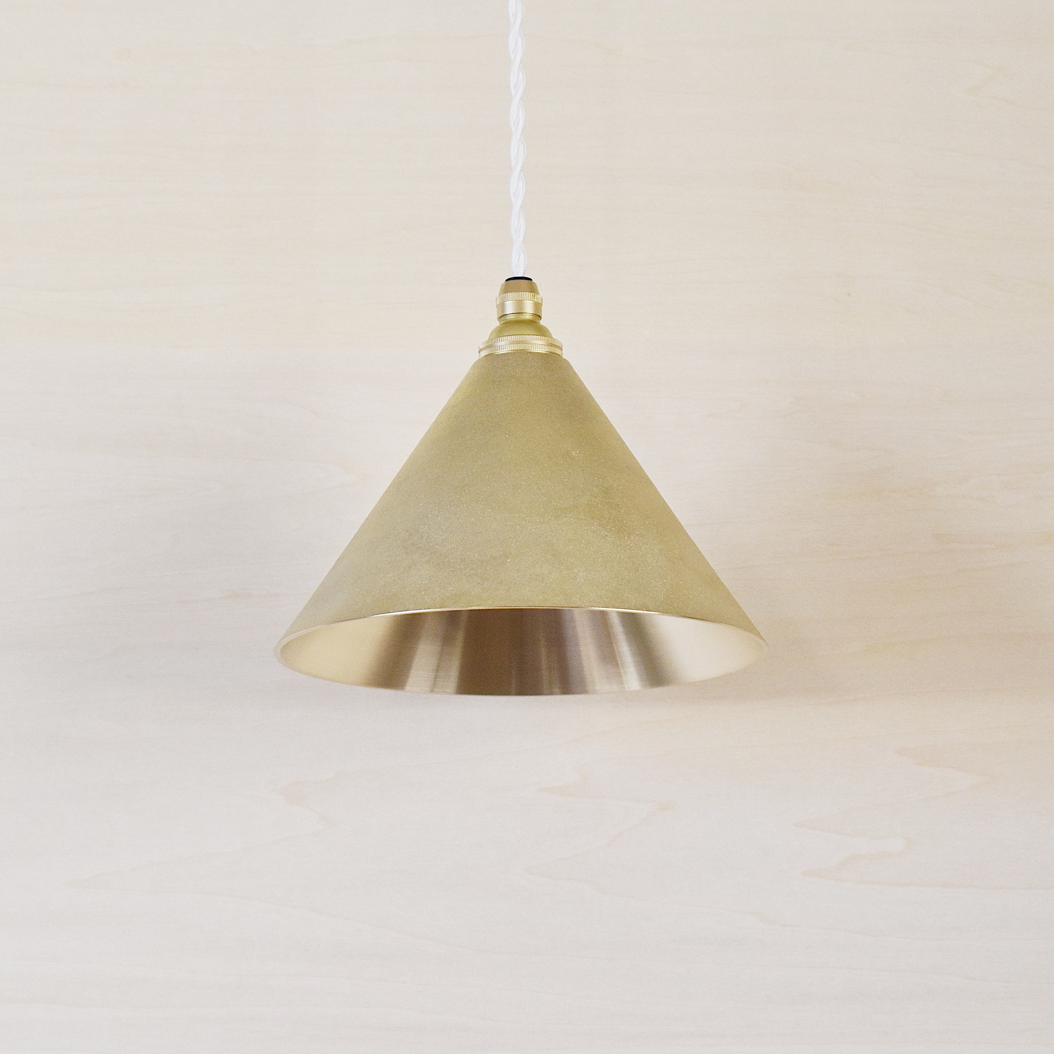 ペンダントランプ 円錐 削りだし