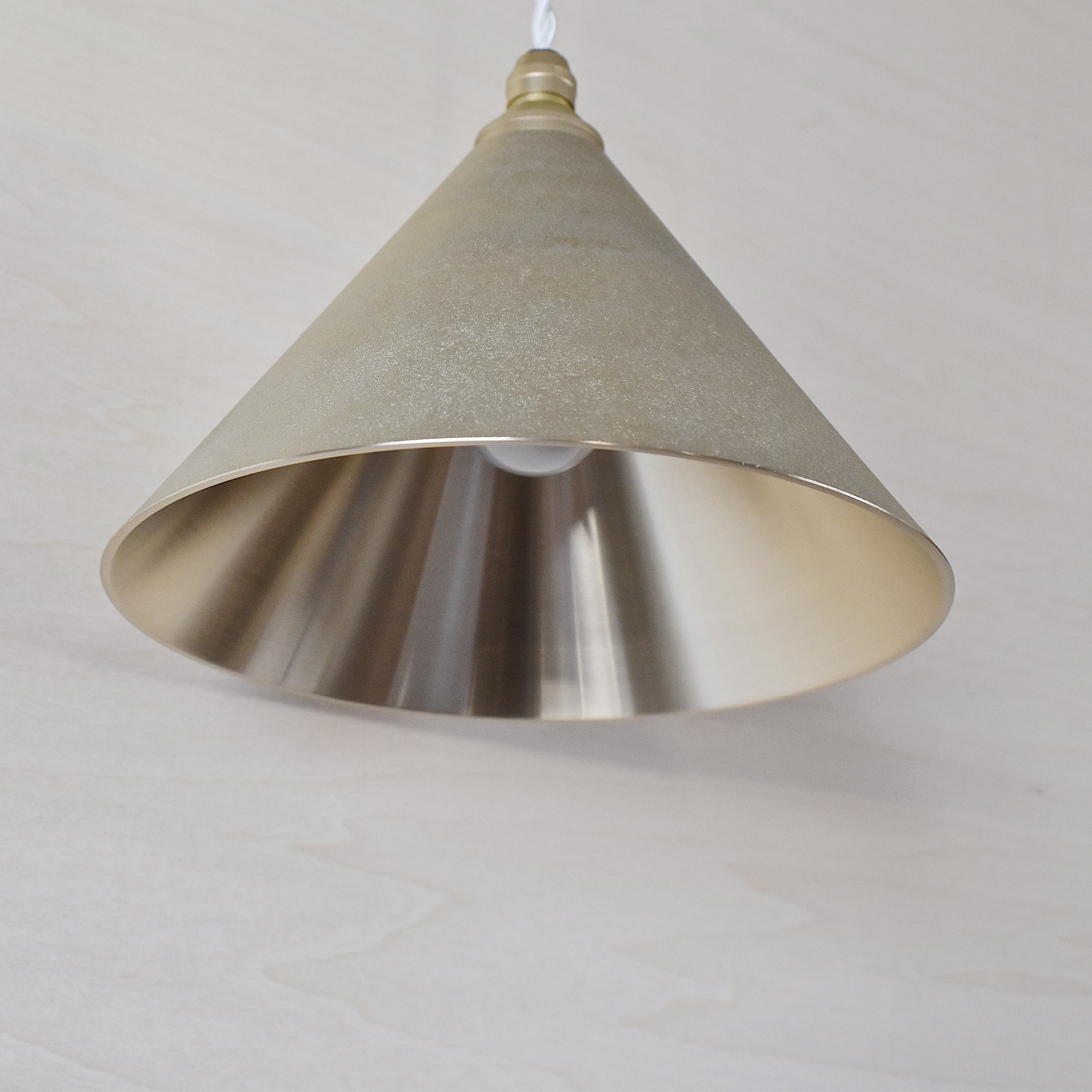 ペンダントランプ 円錐 削りだし