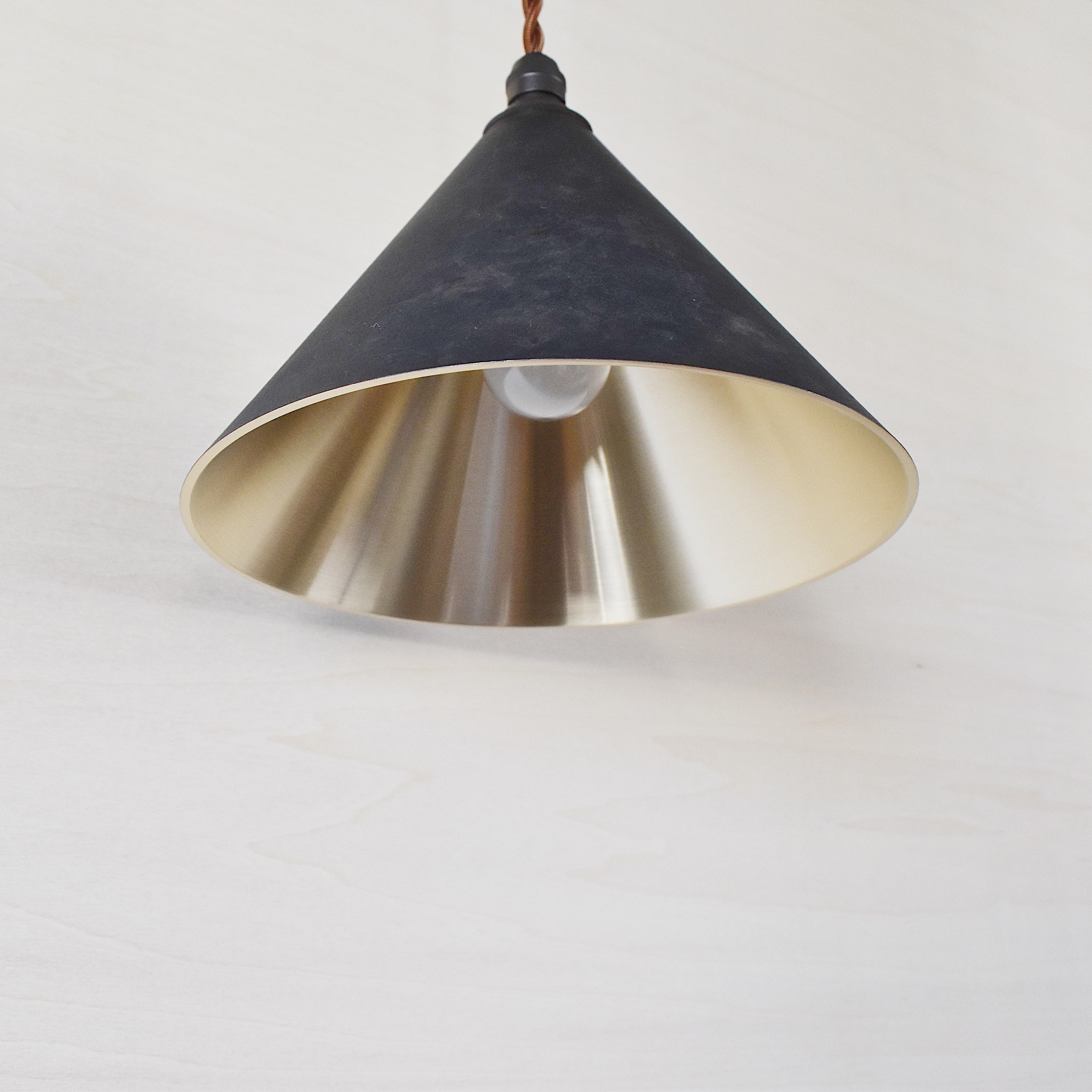 ペンダントランプ 円錐 削りだし 黒ムラ