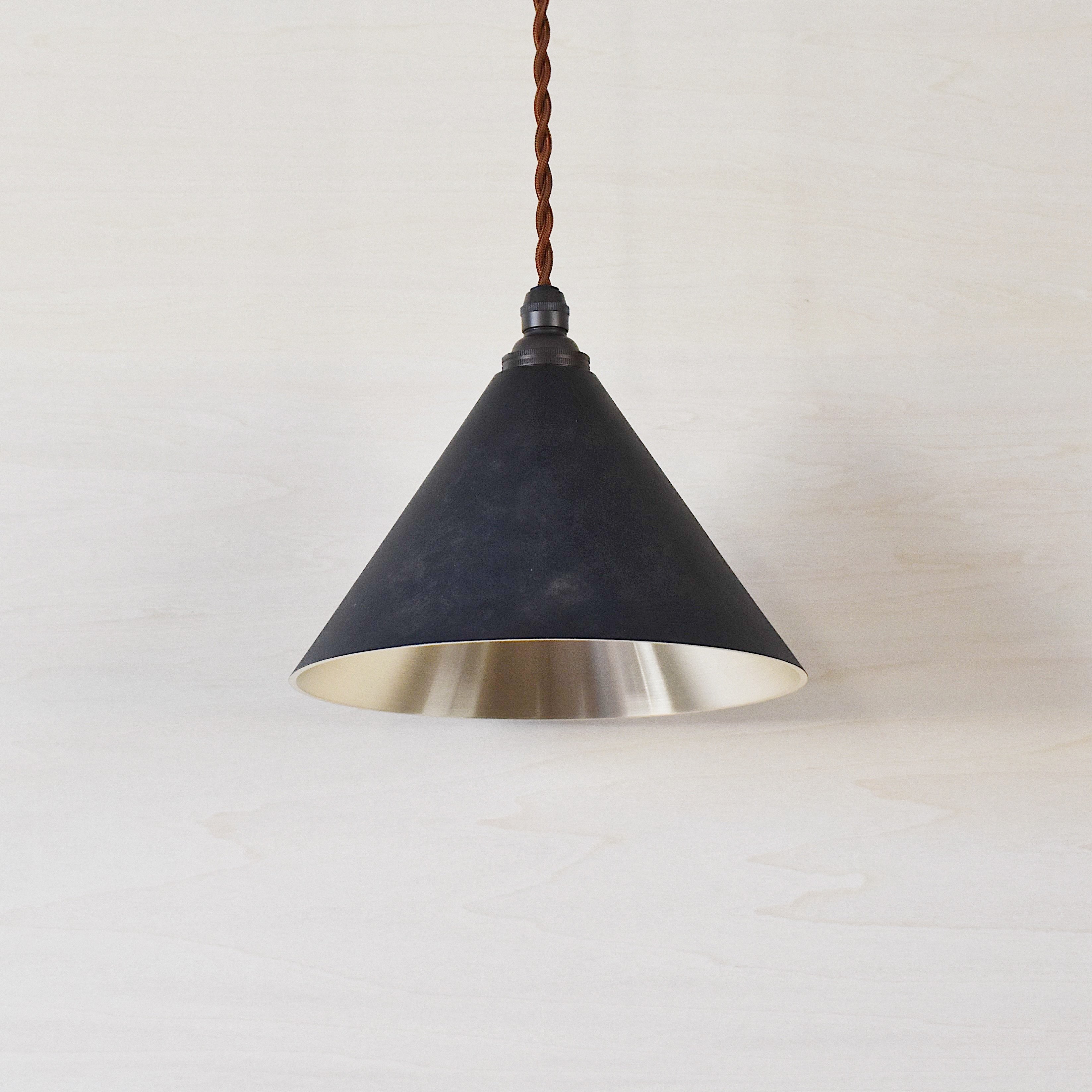 ペンダントランプ 円錐 削りだし 黒ムラ