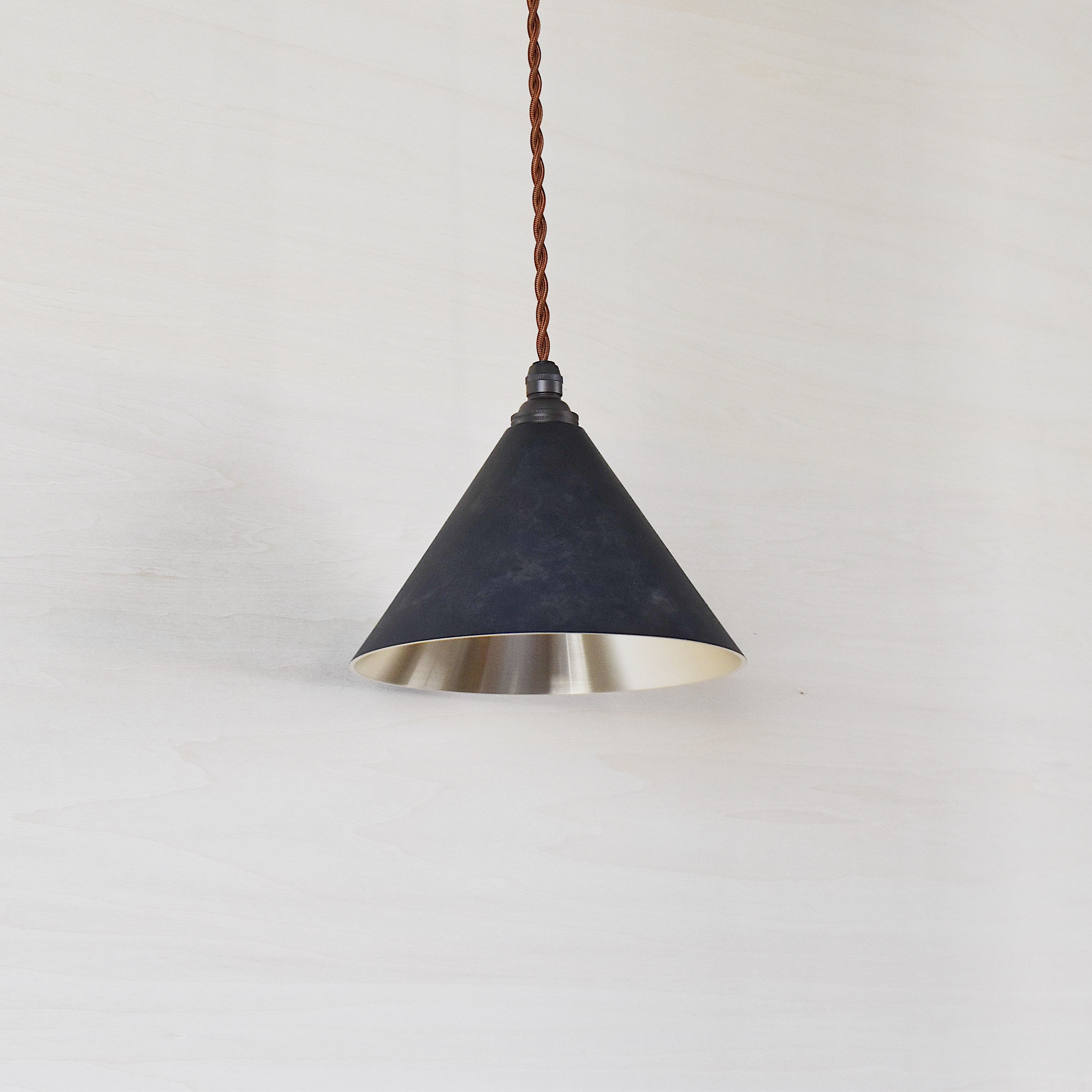 ペンダントランプ 円錐 削りだし 黒ムラ