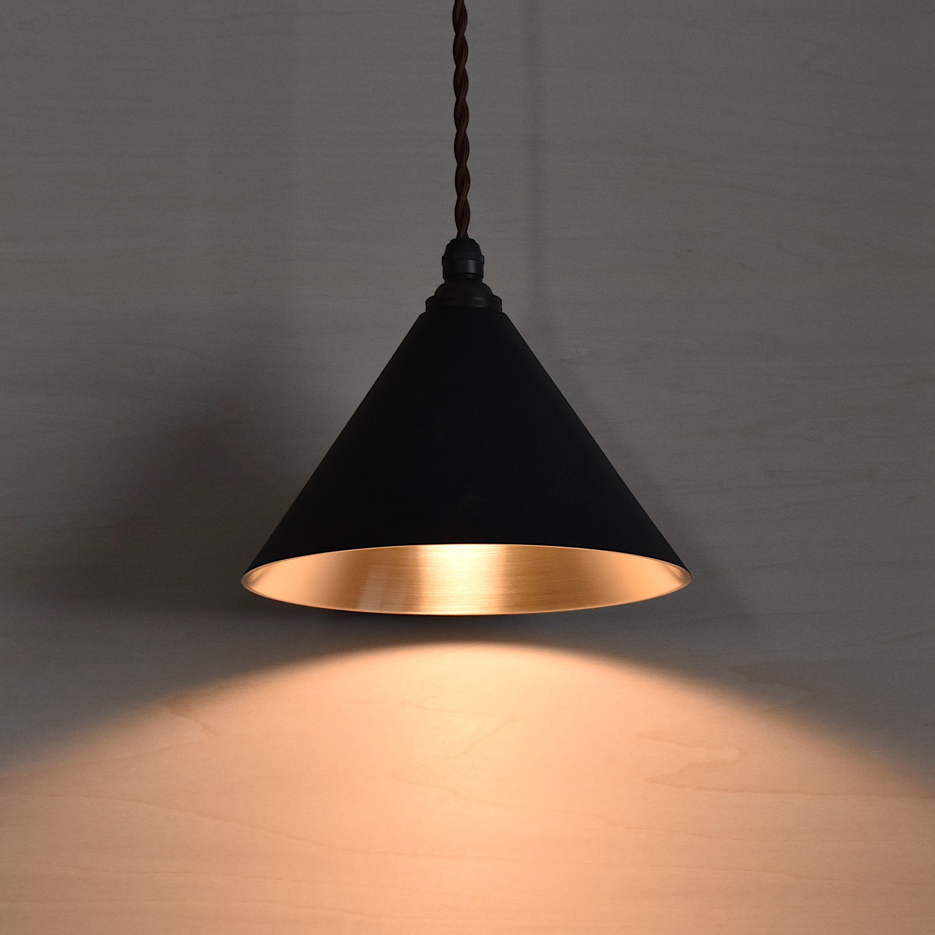 ペンダントランプ 円錐 削りだし 黒ムラ