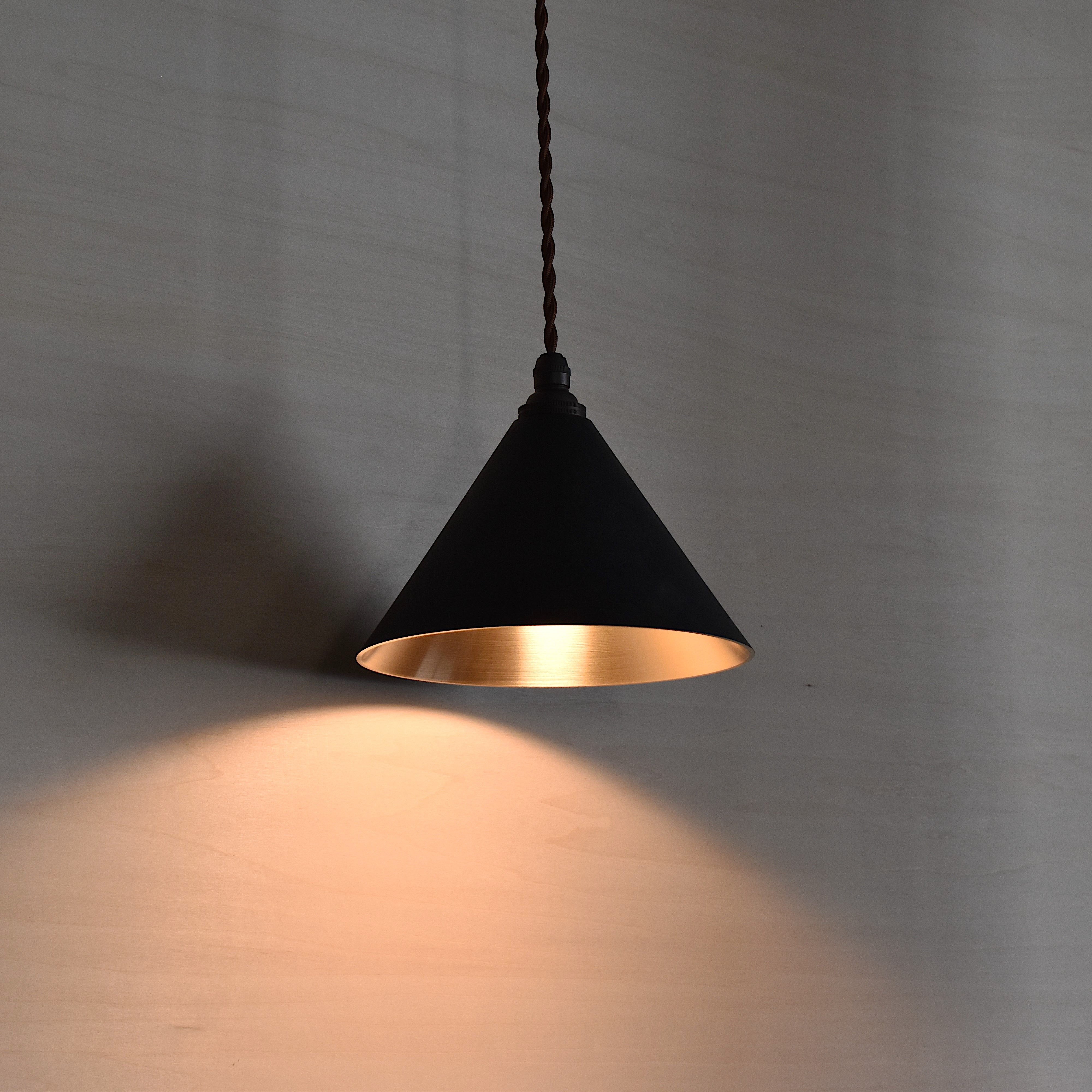 ペンダントランプ 円錐 削りだし 黒ムラ