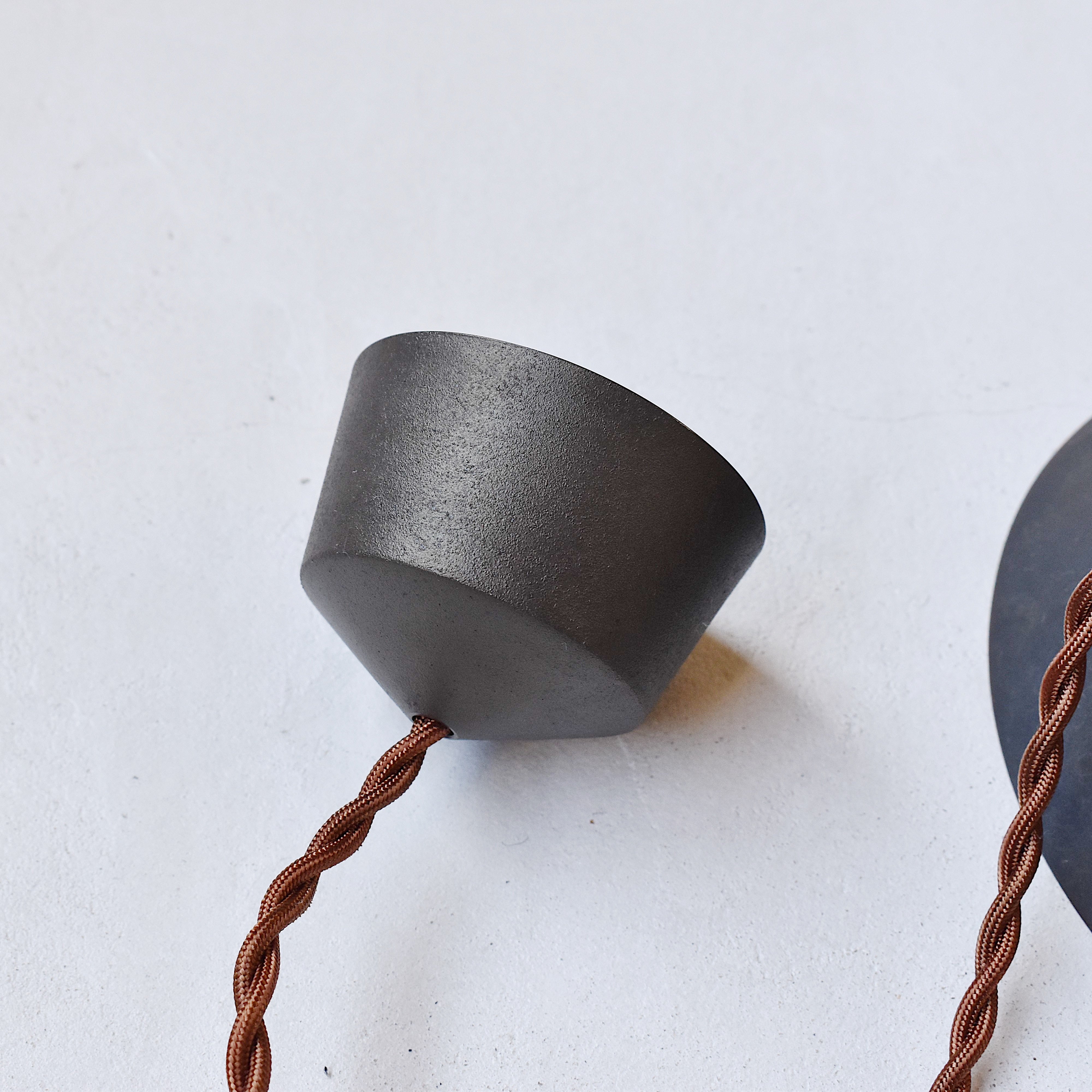 ペンダントランプ 円錐 削りだし 黒ムラ