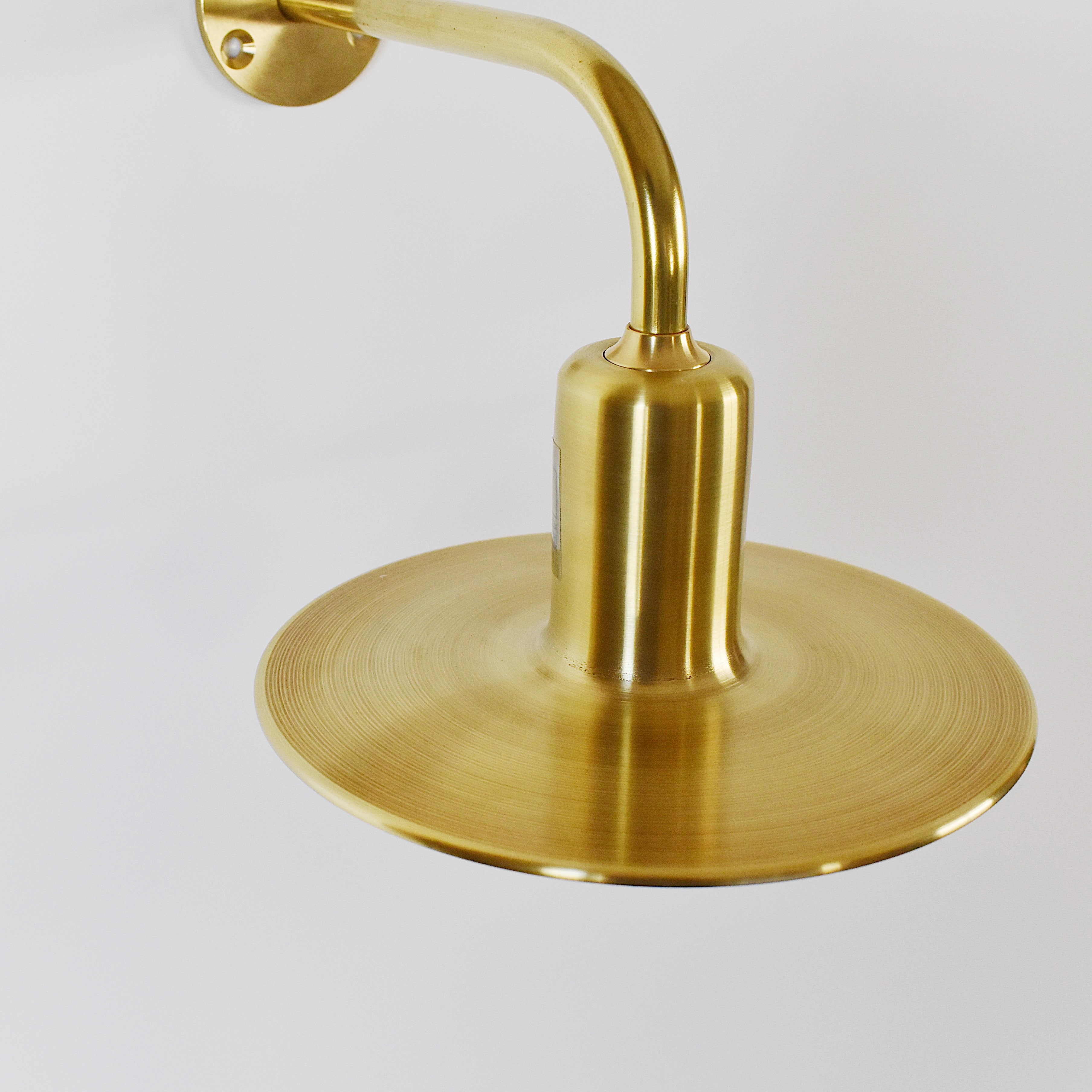 KT brass bracket light