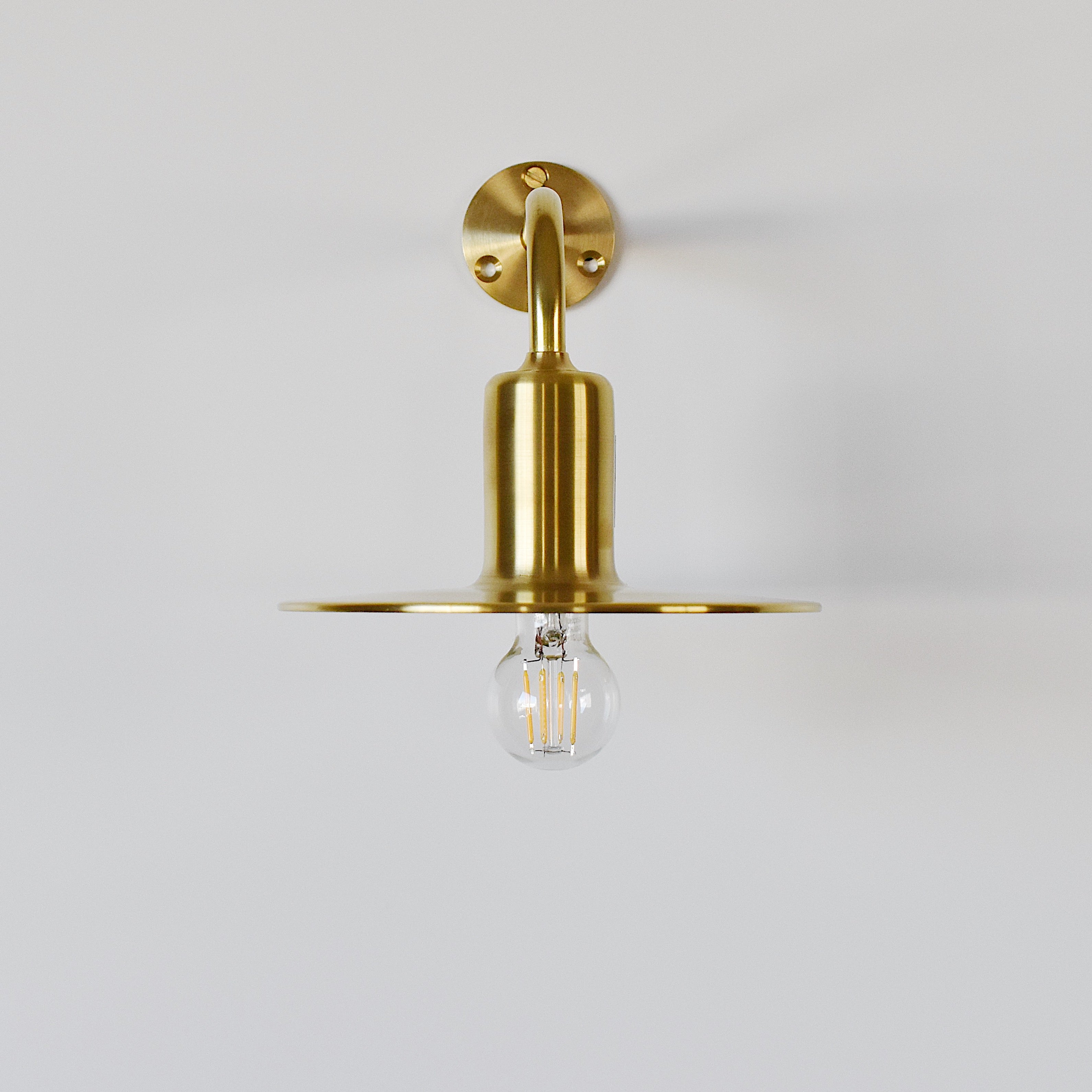 KT brass bracket light
