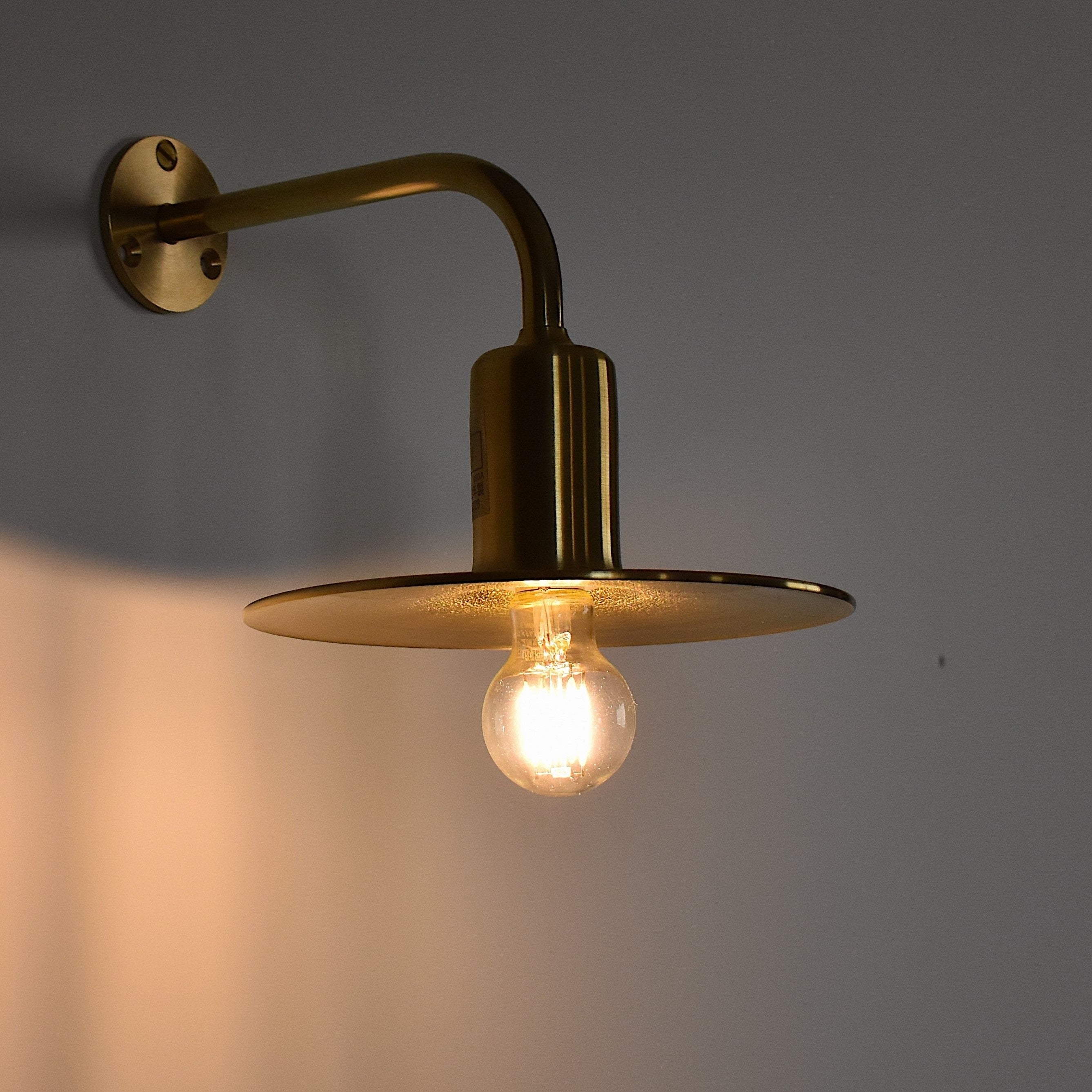 KT brass bracket light