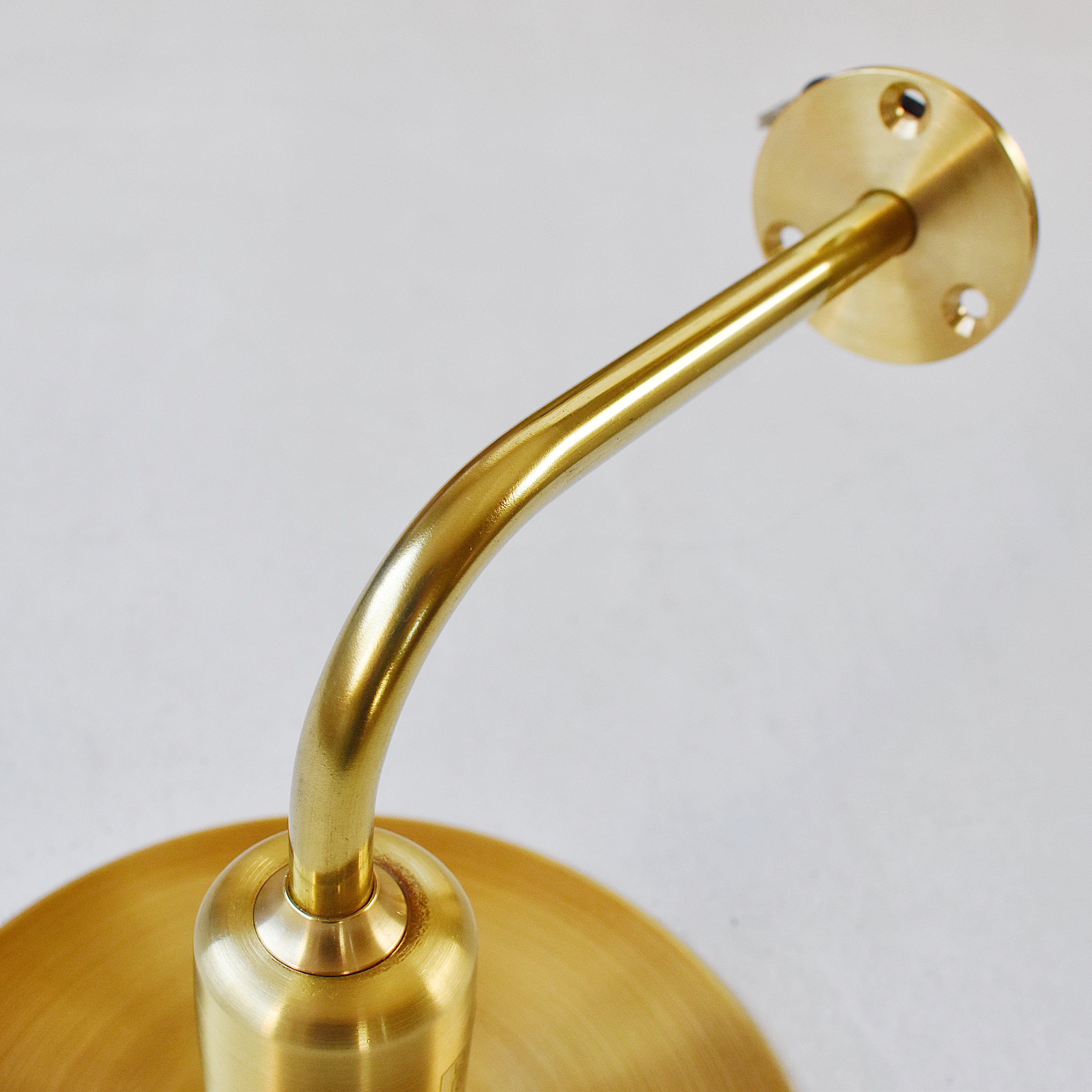 KT brass bracket light