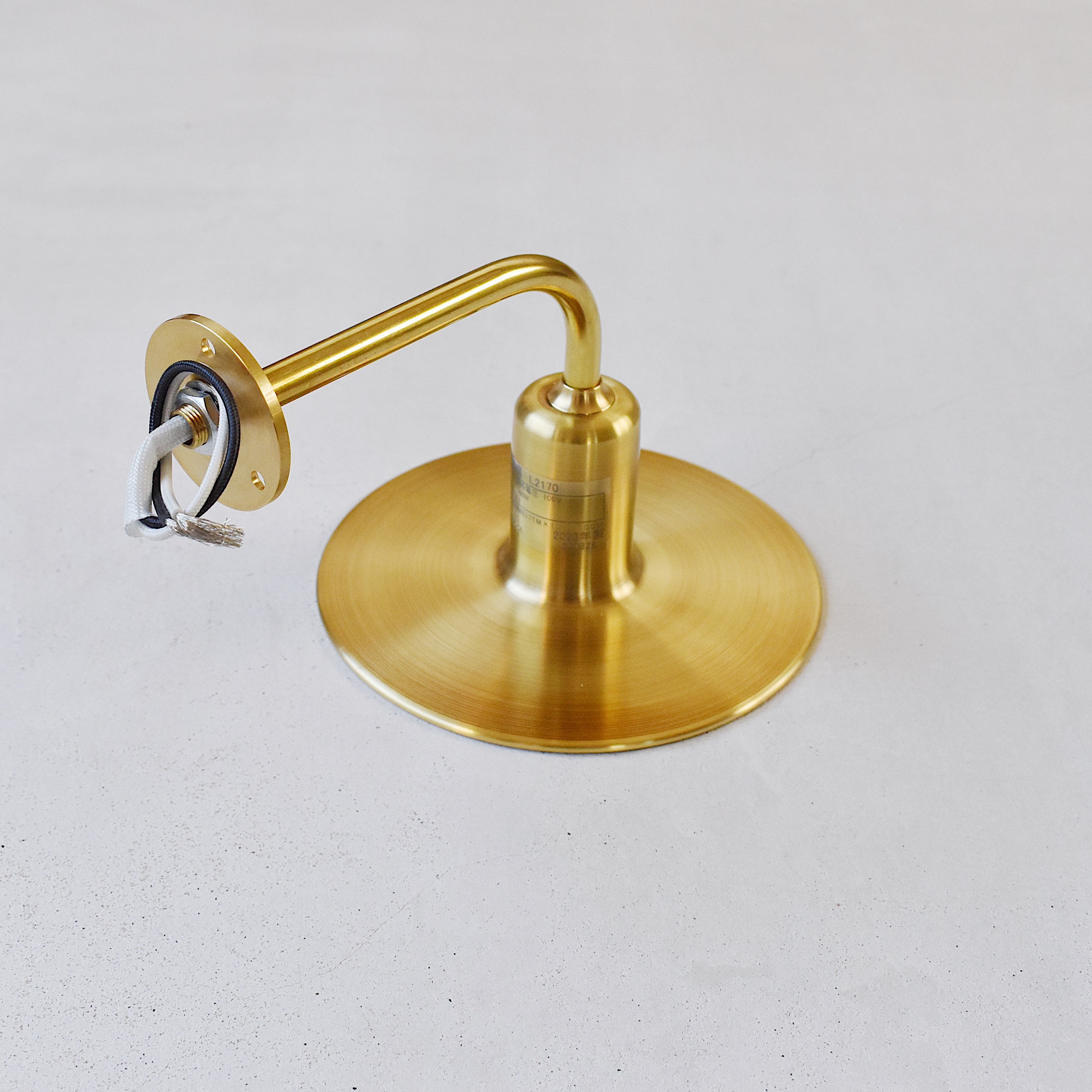 KT brass bracket light