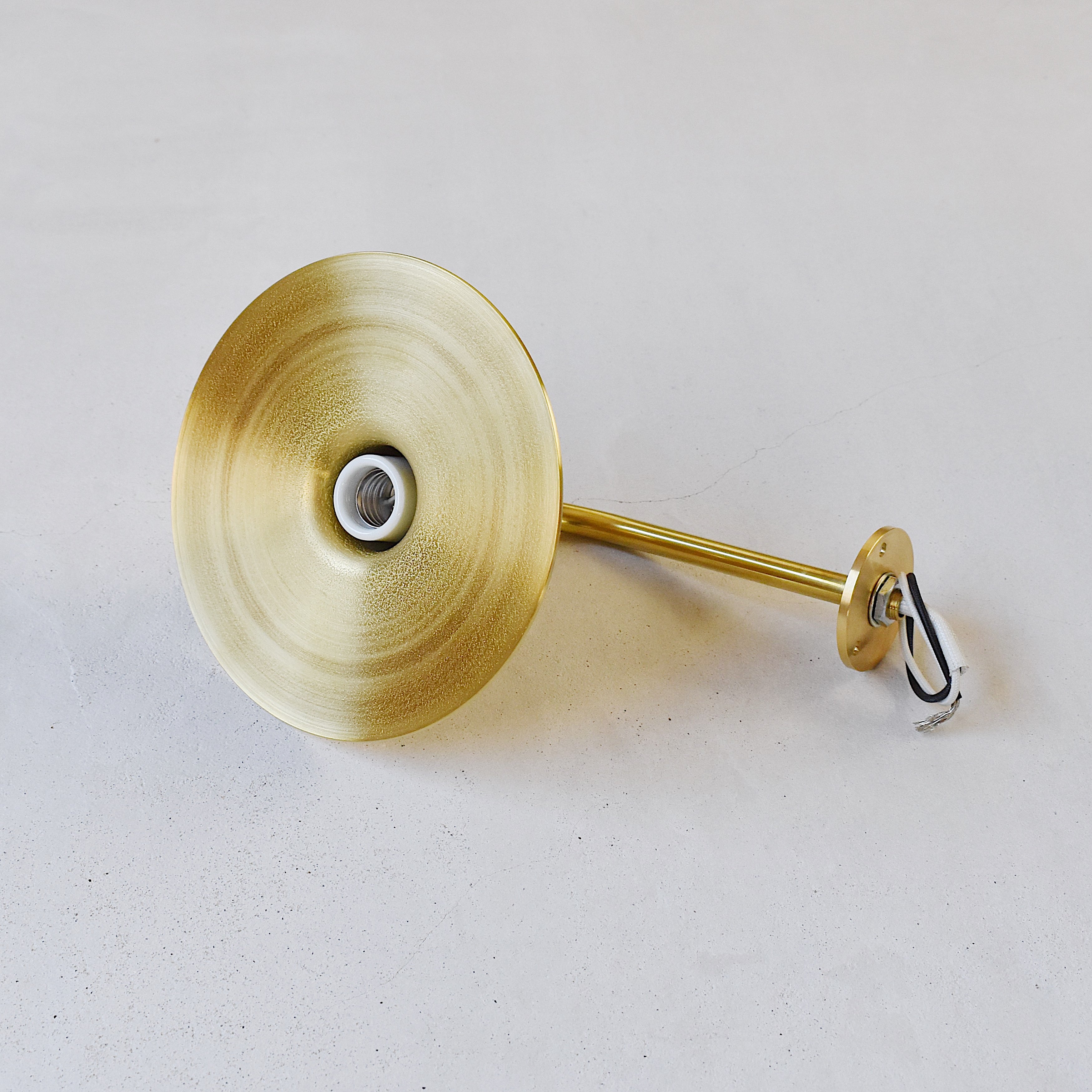 KT brass bracket light