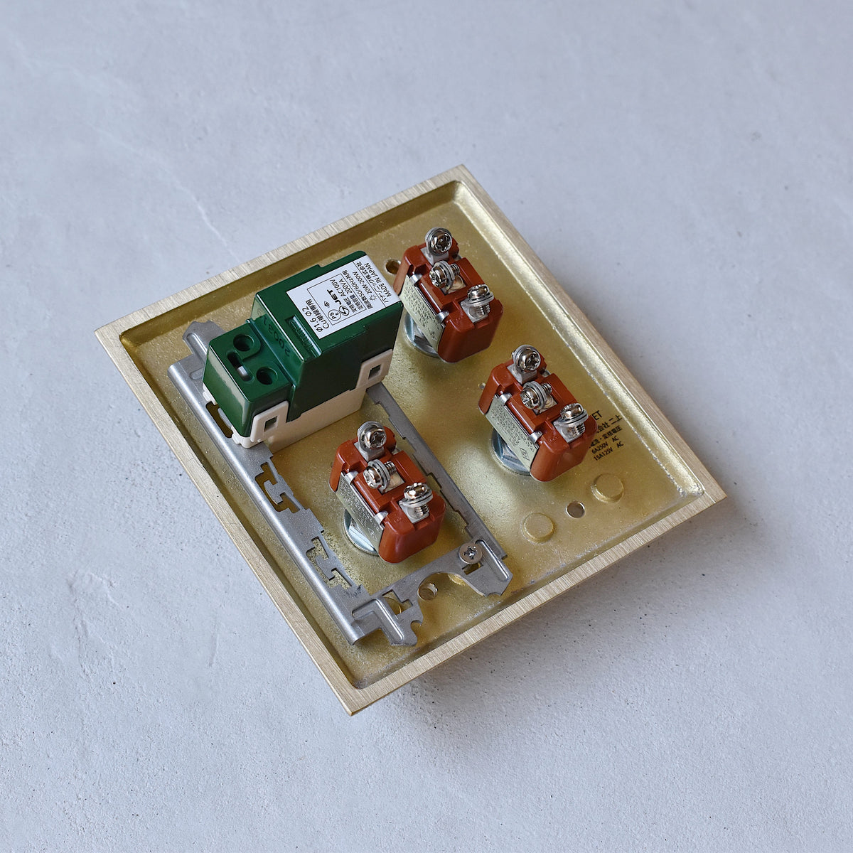 真鍮スイッチプレート 調光付き 4口(調光1か所)TYPE2【アウトレット品】