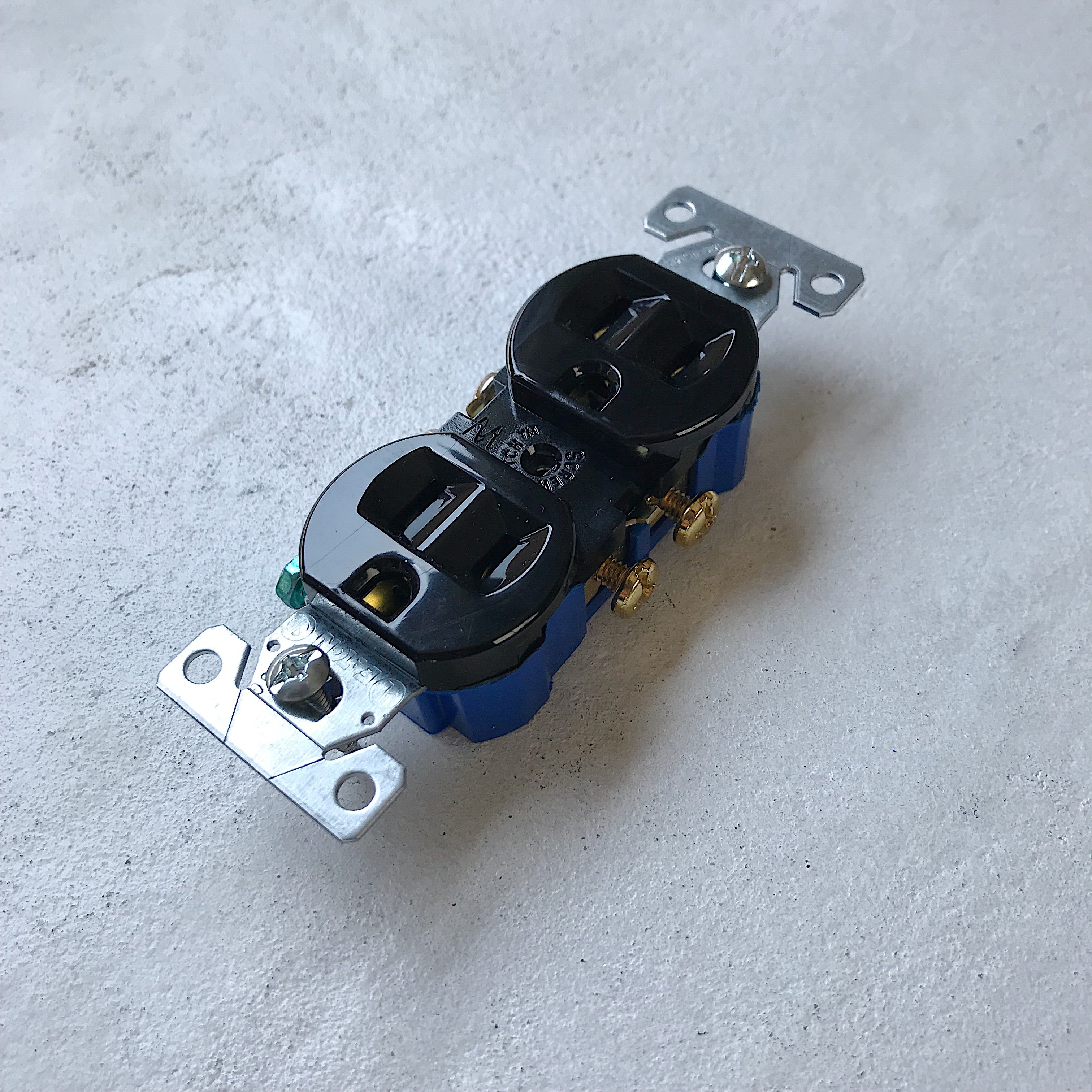 アメリカンコンセント ブラック