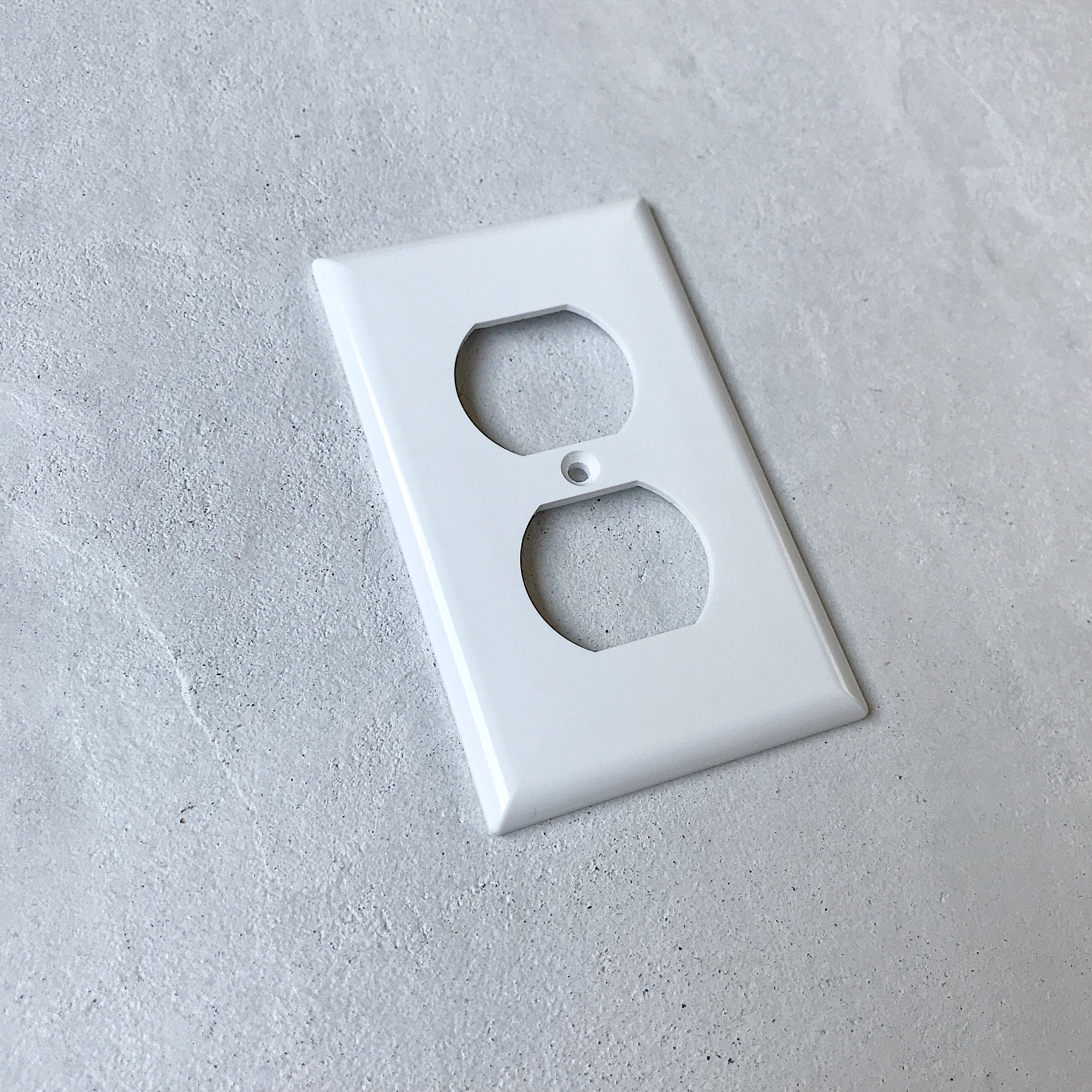 アメリカン2口コンセントプレート(プラスチック)