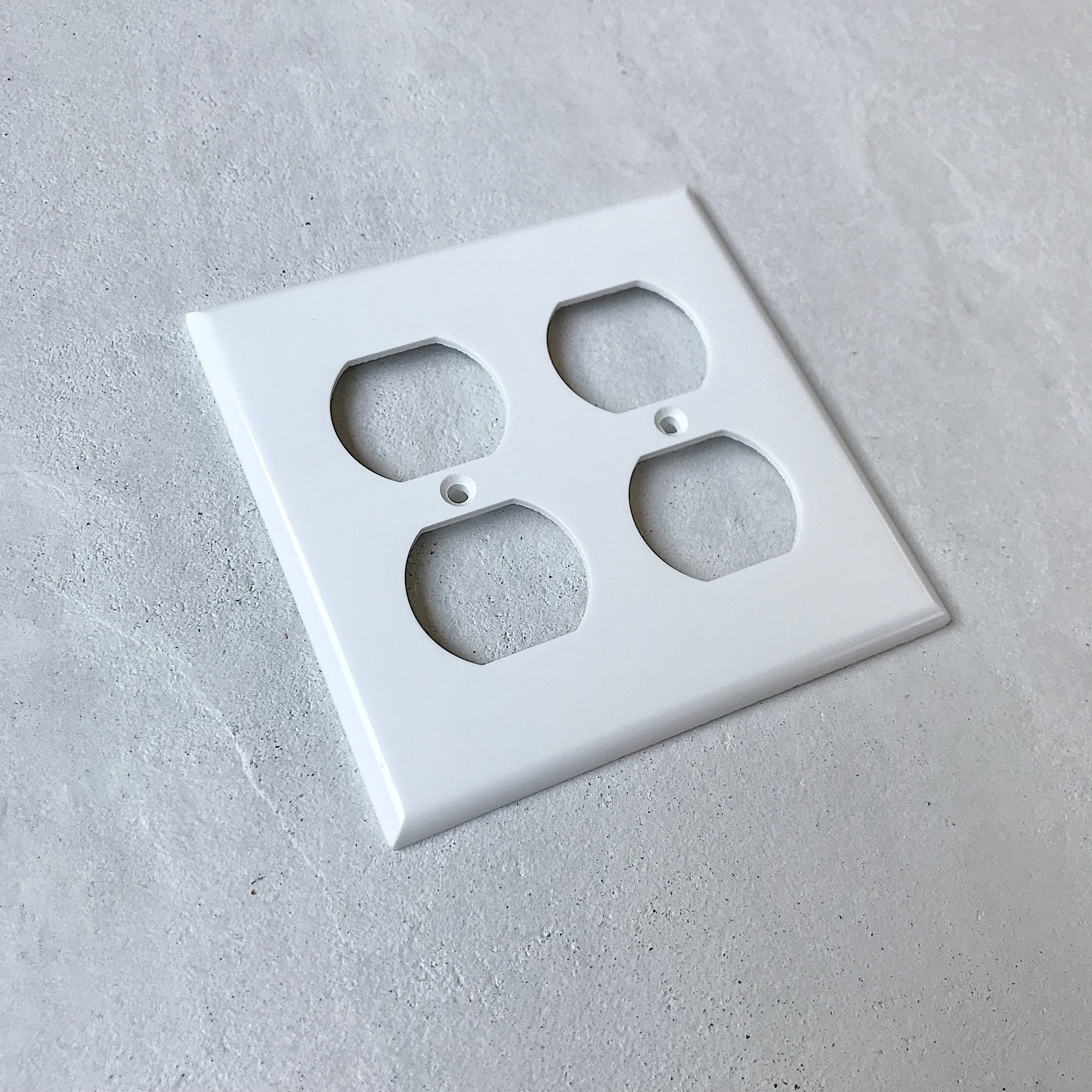 アメリカン4口コンセントプレート(プラスチック)