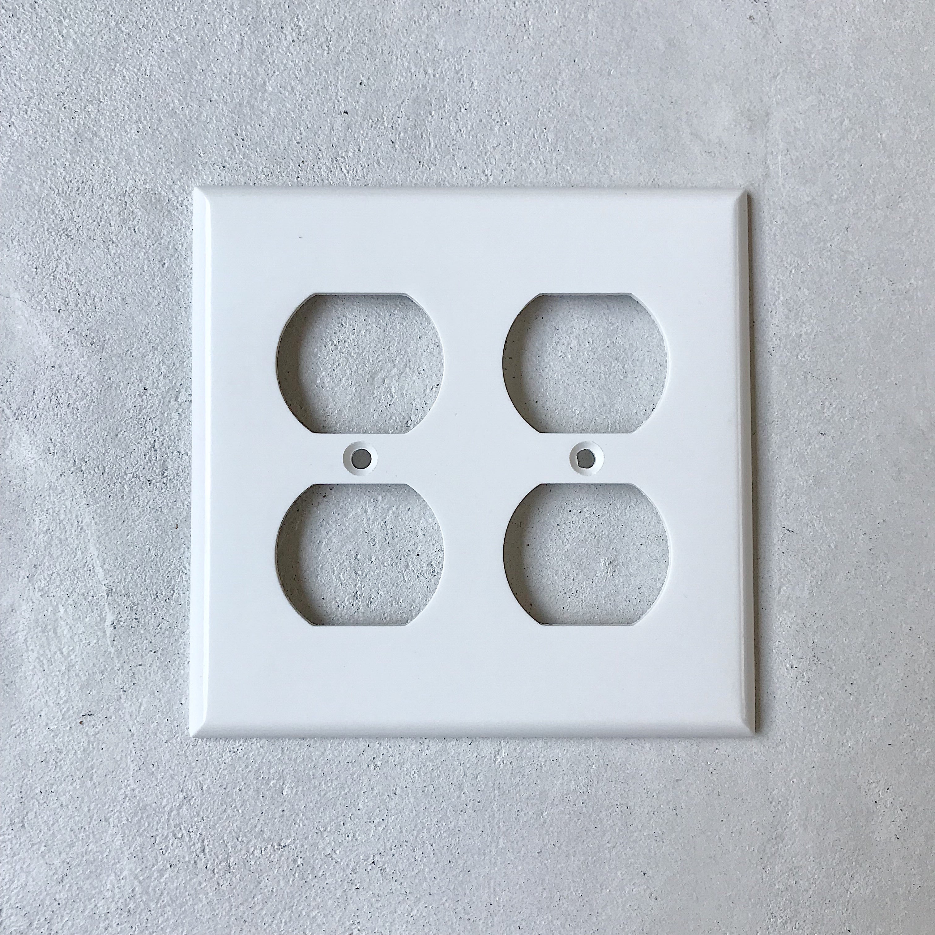 アメリカン4口コンセントプレート(プラスチック)