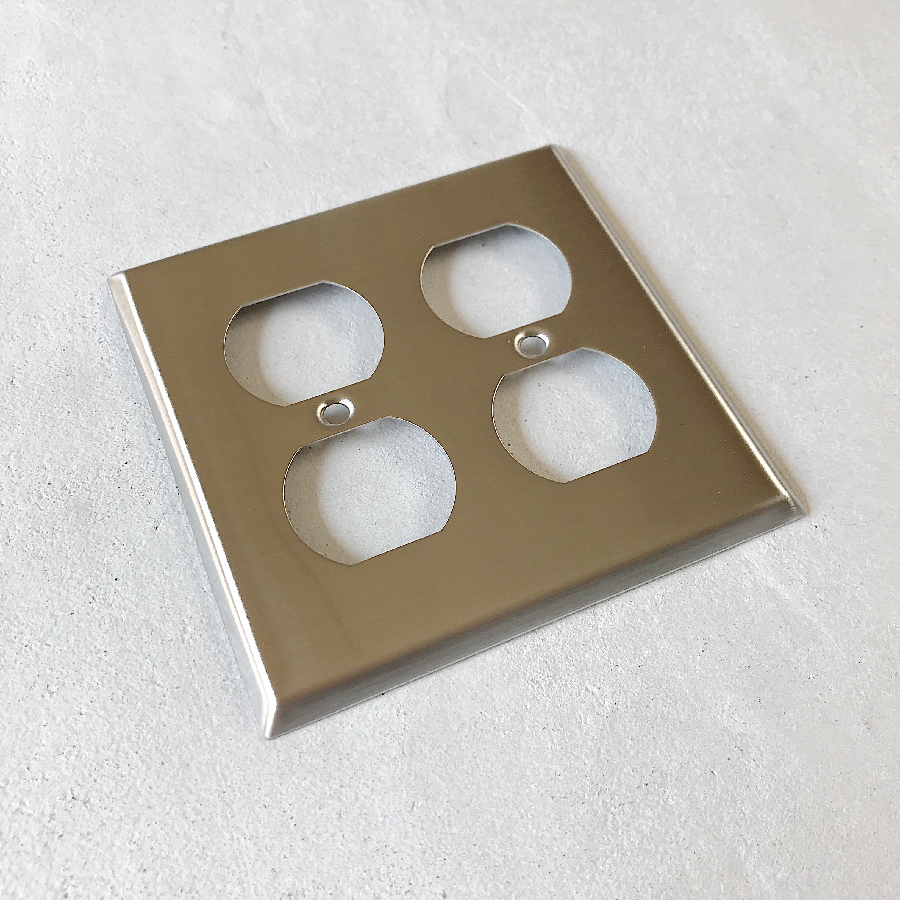 アメリカン4口コンセントプレート(ステンレス)