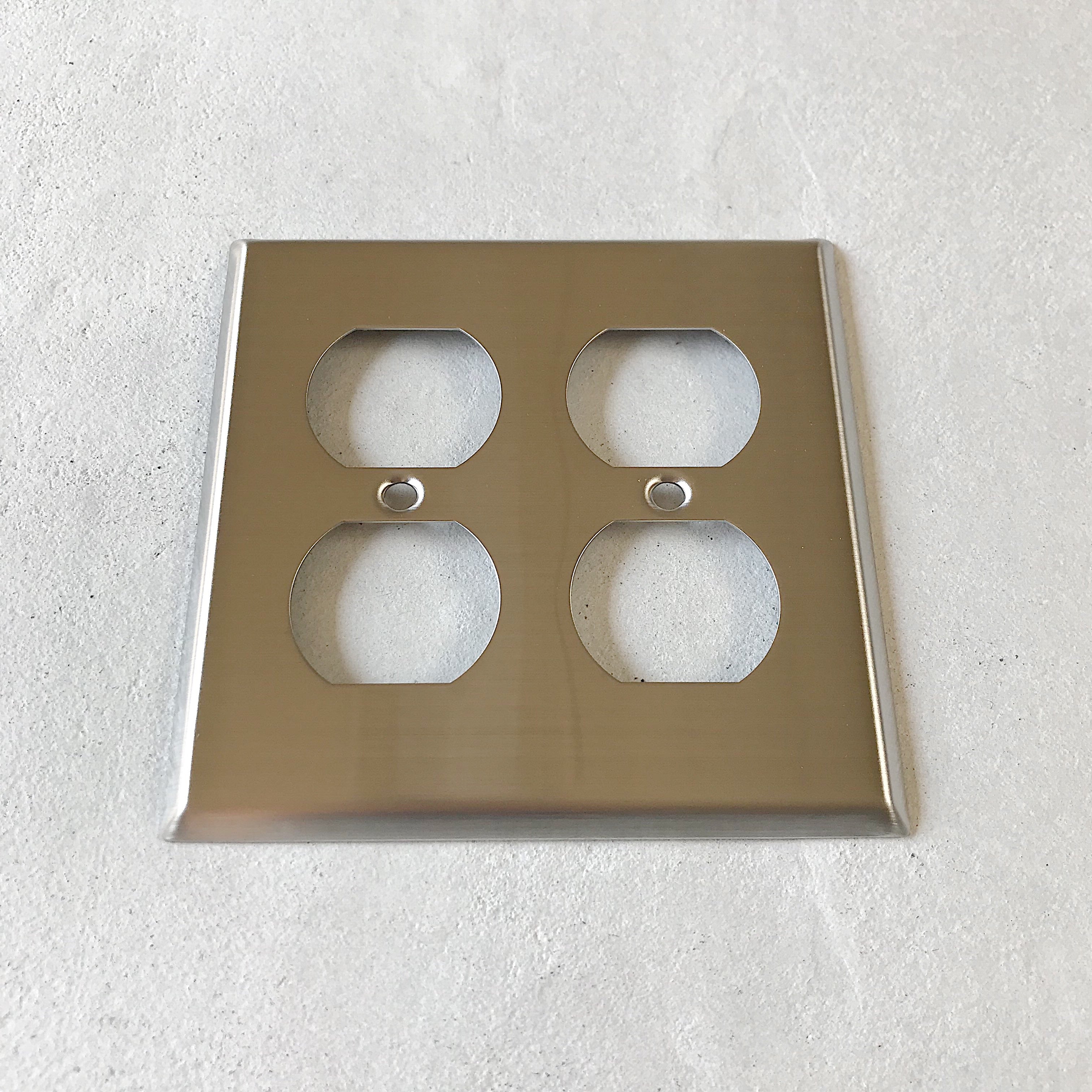 アメリカン4口コンセントプレート(ステンレス)