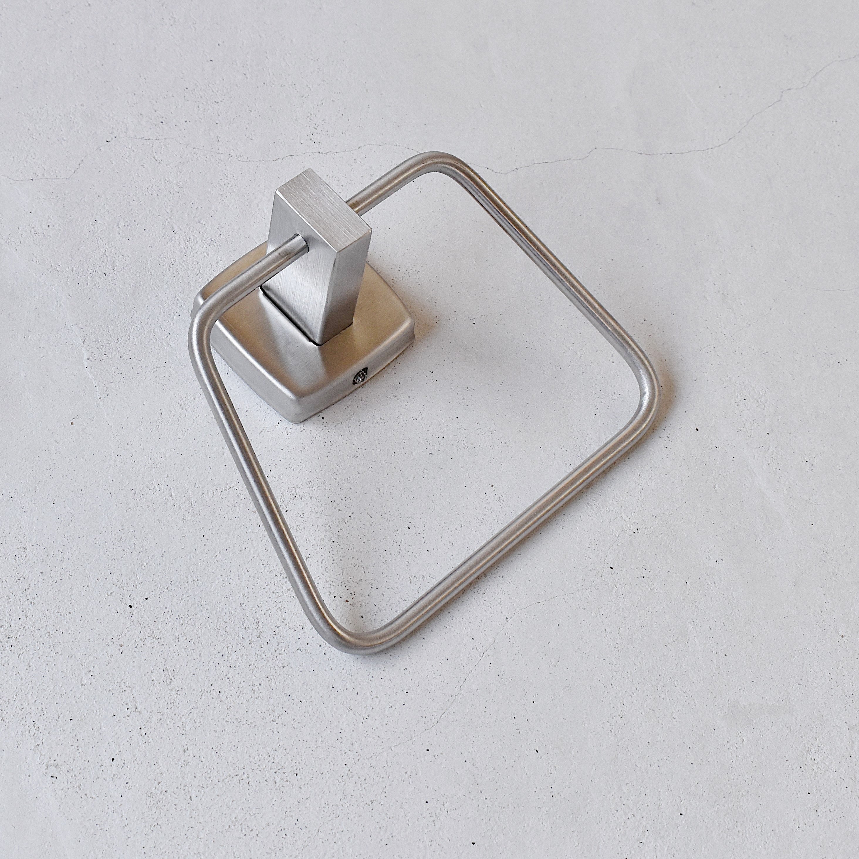 STAINLESS TOWEL RING