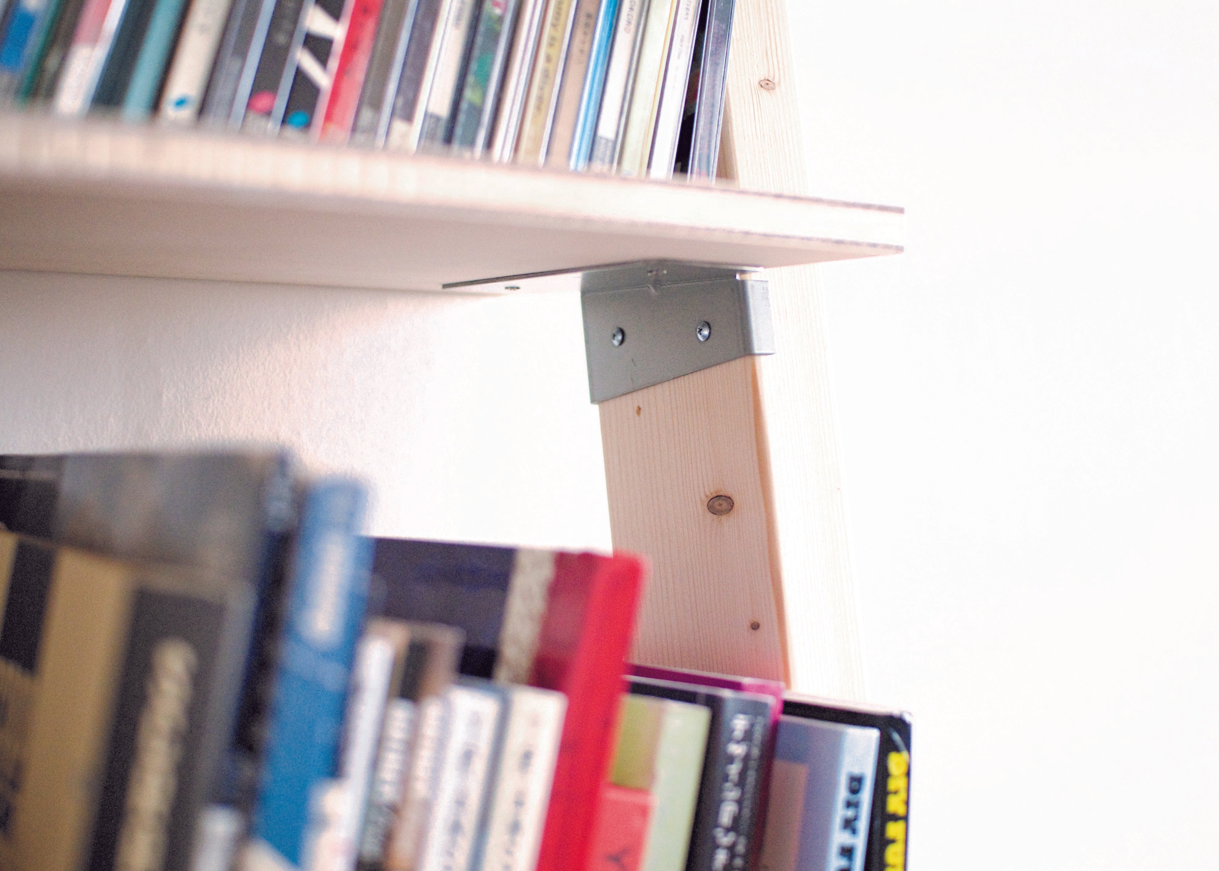 SHELVING STAY ANGLED 10°