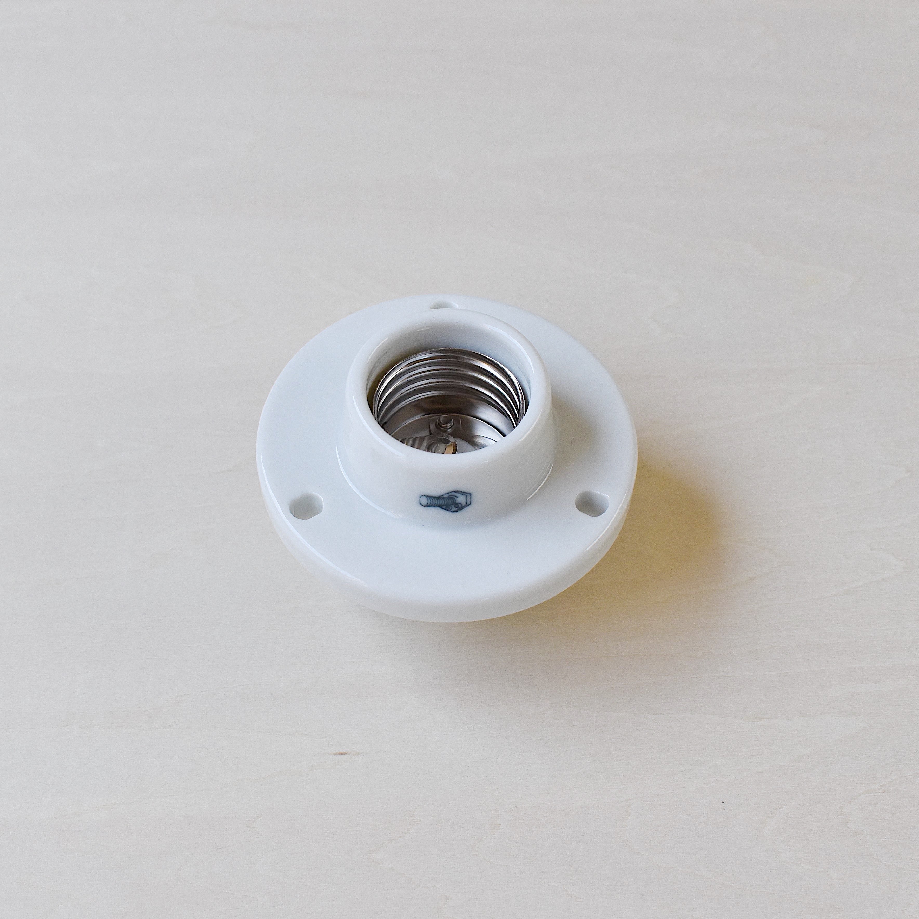 RECESSED PORCELAIN SOCKET & COVER