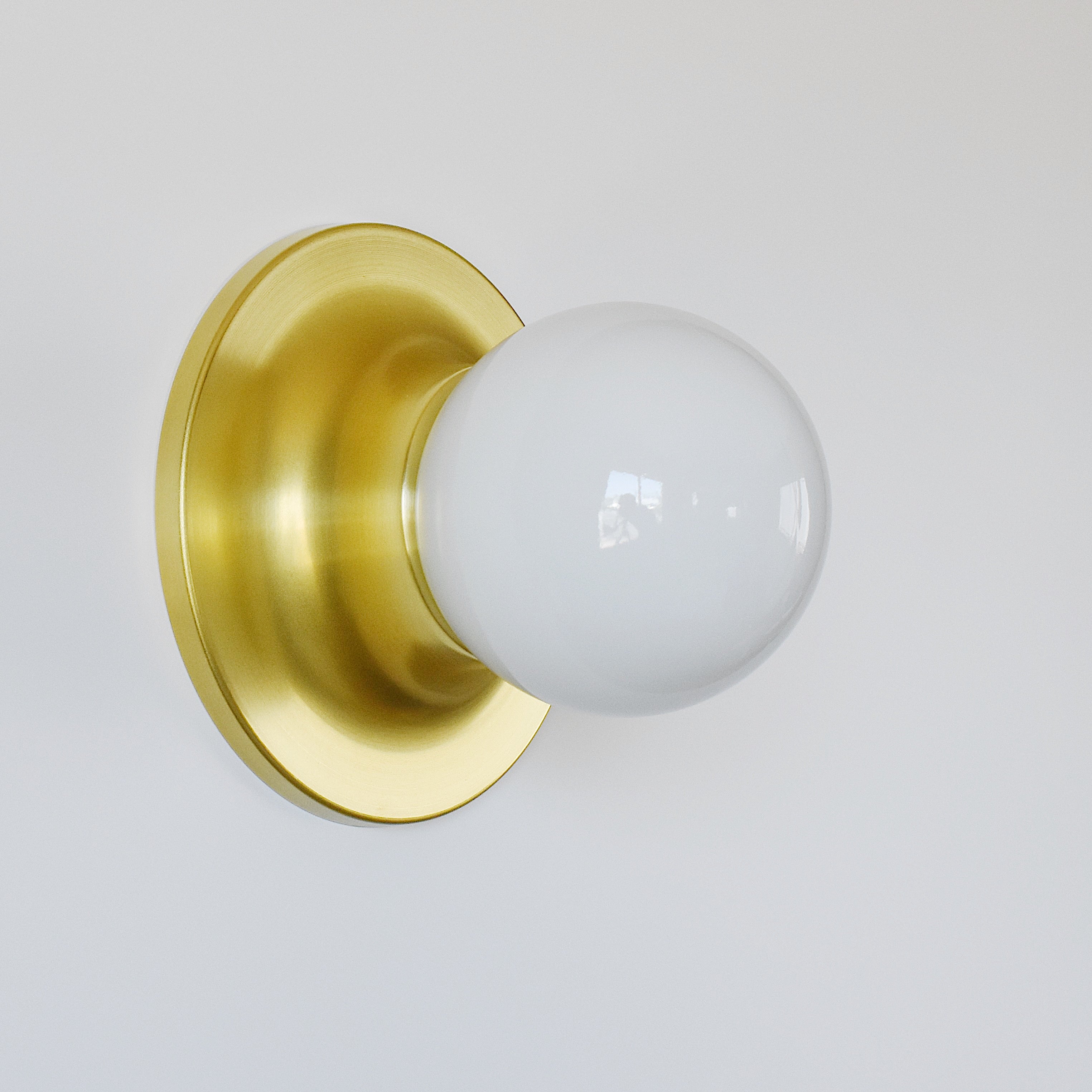 METAL BASE LIGHT BRASS