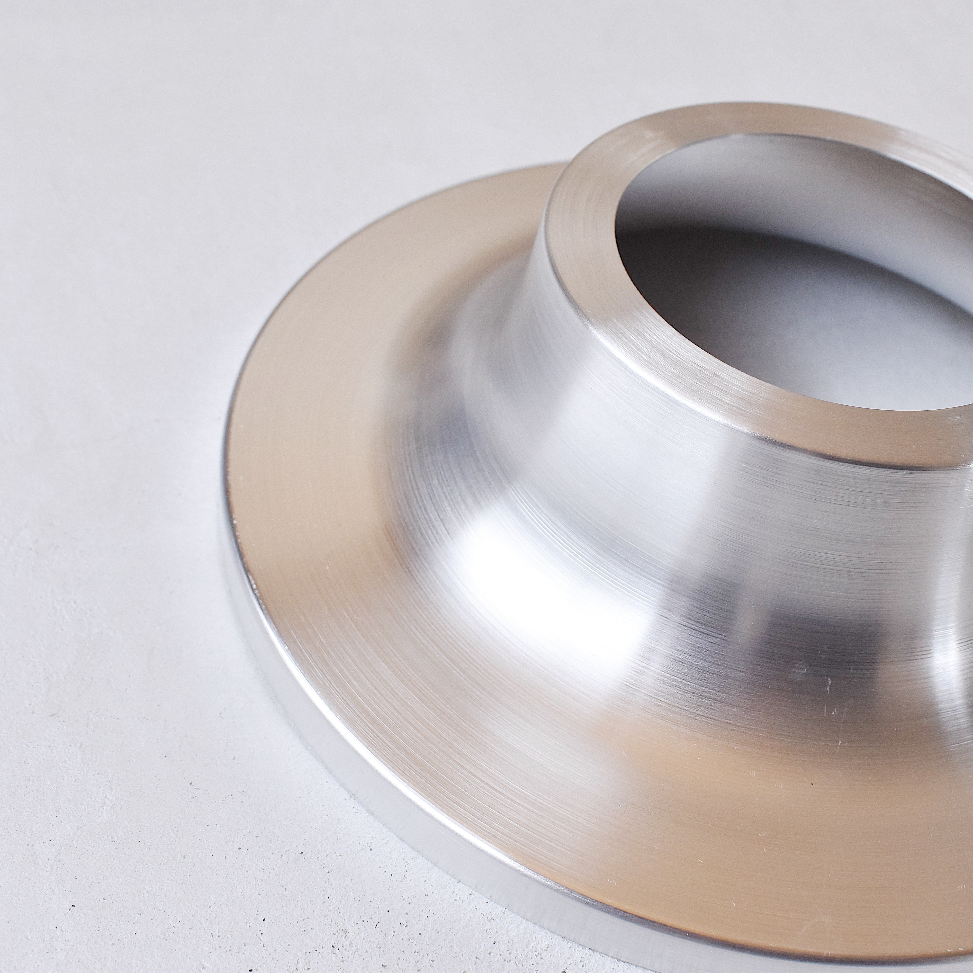 METAL BASE LIGHT ALUMINUM